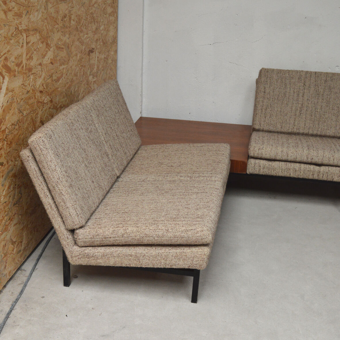 Corner lounge with 3-seater sofa, 2-seater sofa and corner table
