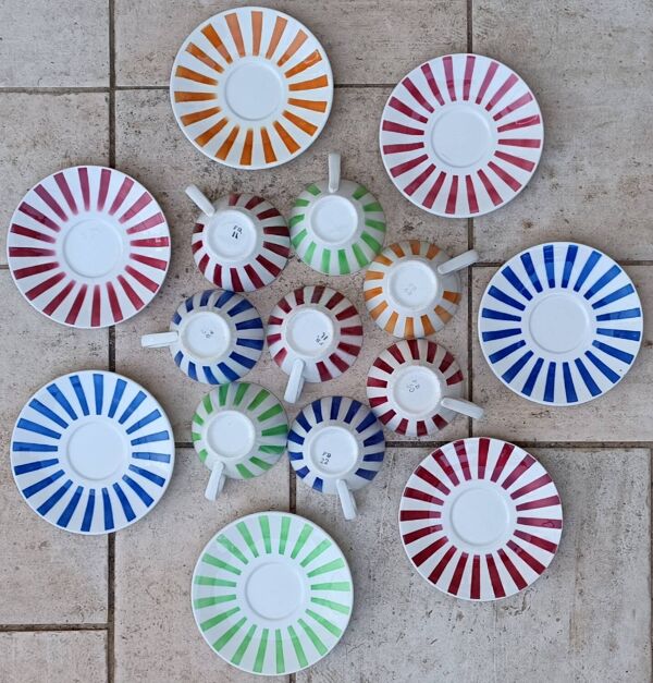 8 tasses et 7 soucoupes à rayures Badonviller