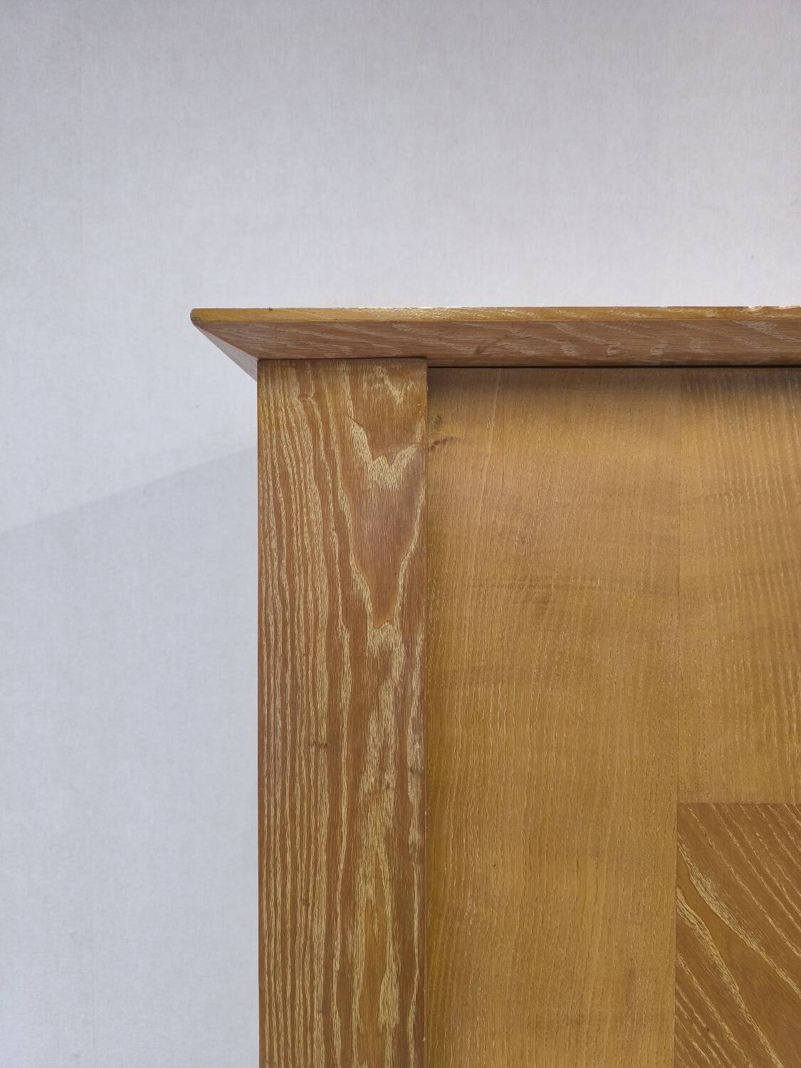 Armoire pied compas 1960