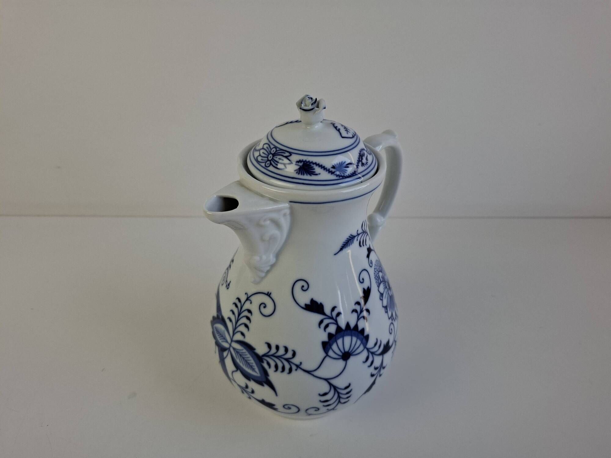 Vintage Dubí Czech Porcelain Blue Onion Cibulák Teapot, c. 1970
