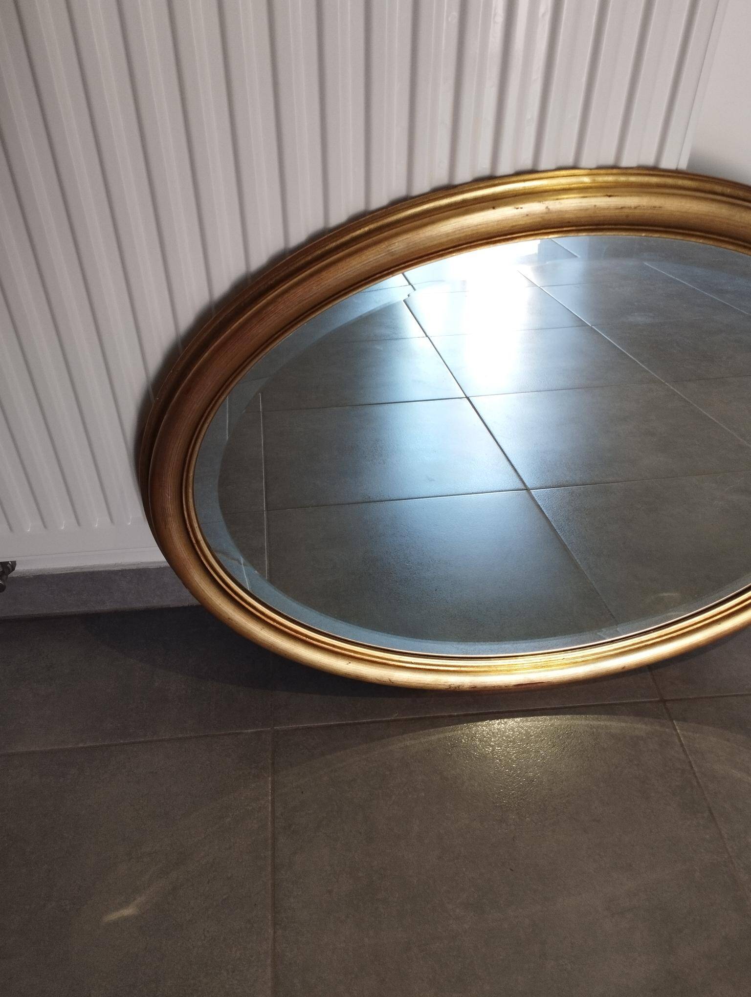 Grand et élégant miroir doré ovale avec sa glace biseauté