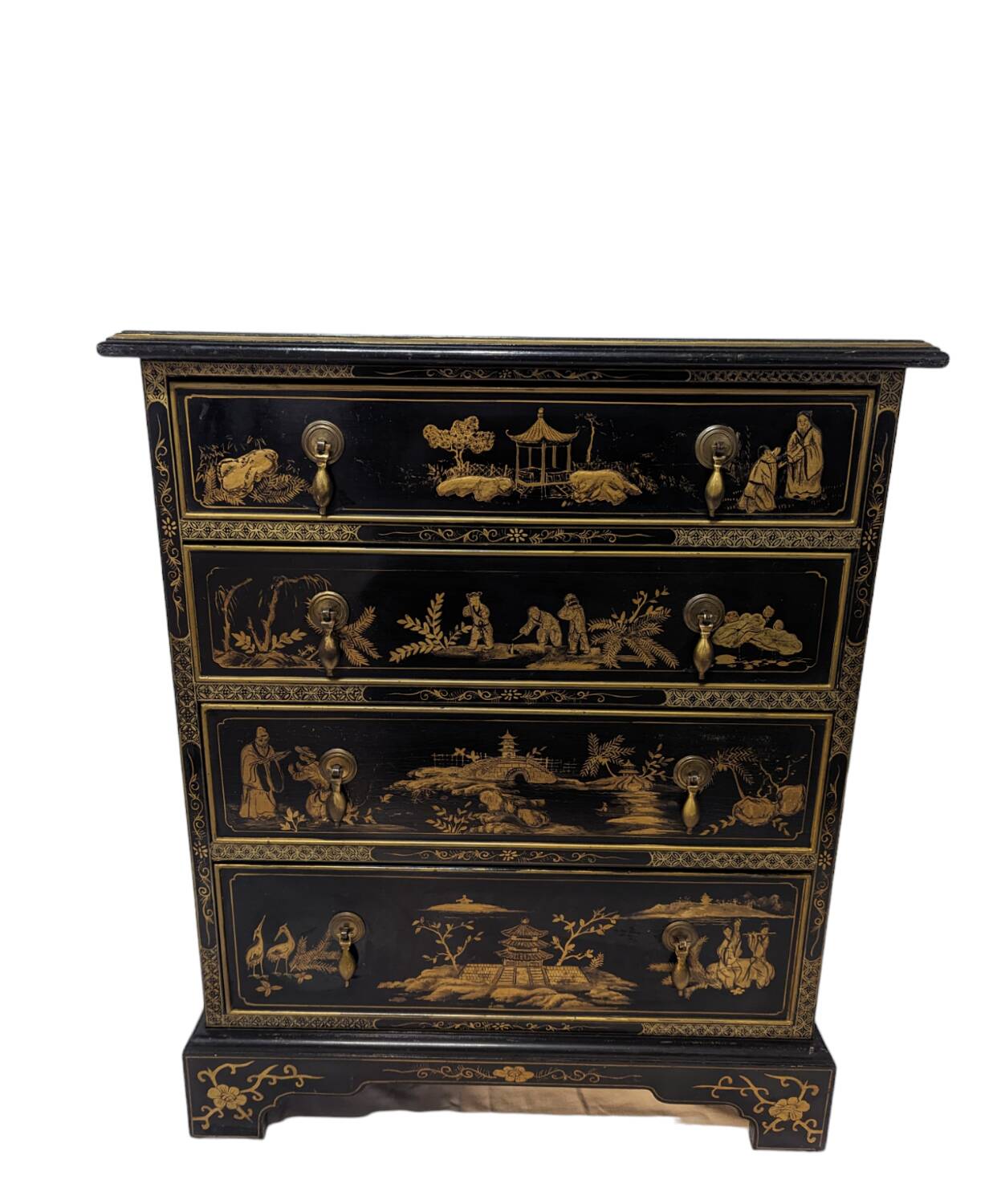 Asian chest of drawers in Chinese lacquer