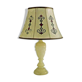 Lampe de table ronde en marbre avec abat-jour décoratif en peau de peau