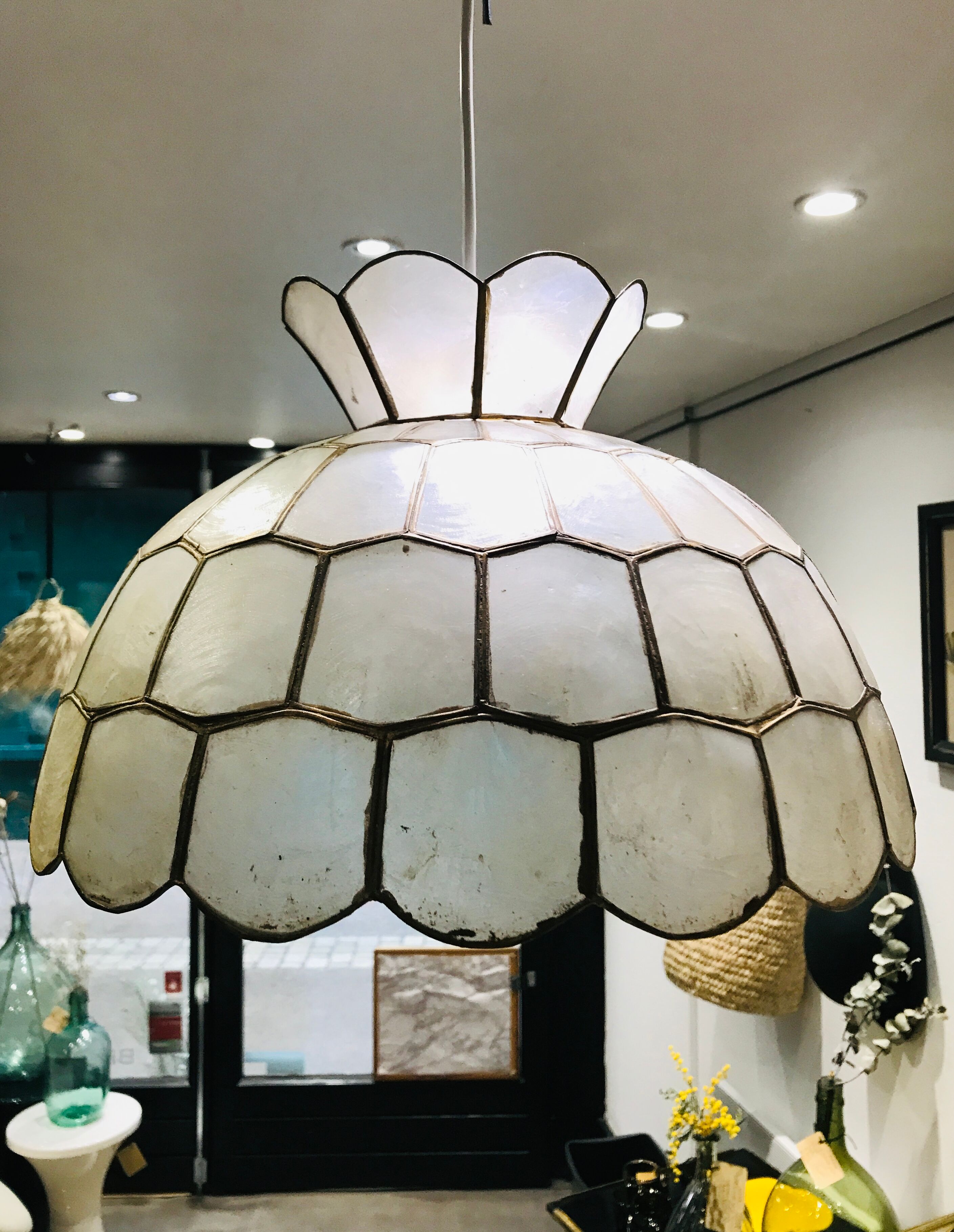 Suspension fleur nacre et laiton