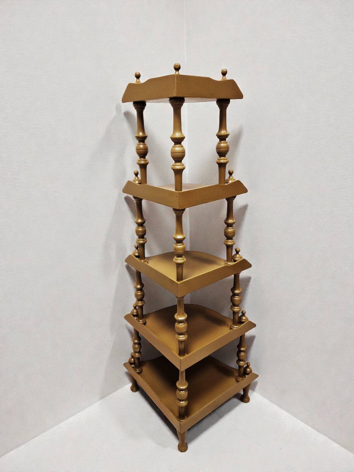 Large corner shelf in turned wood, Napoleon III style.