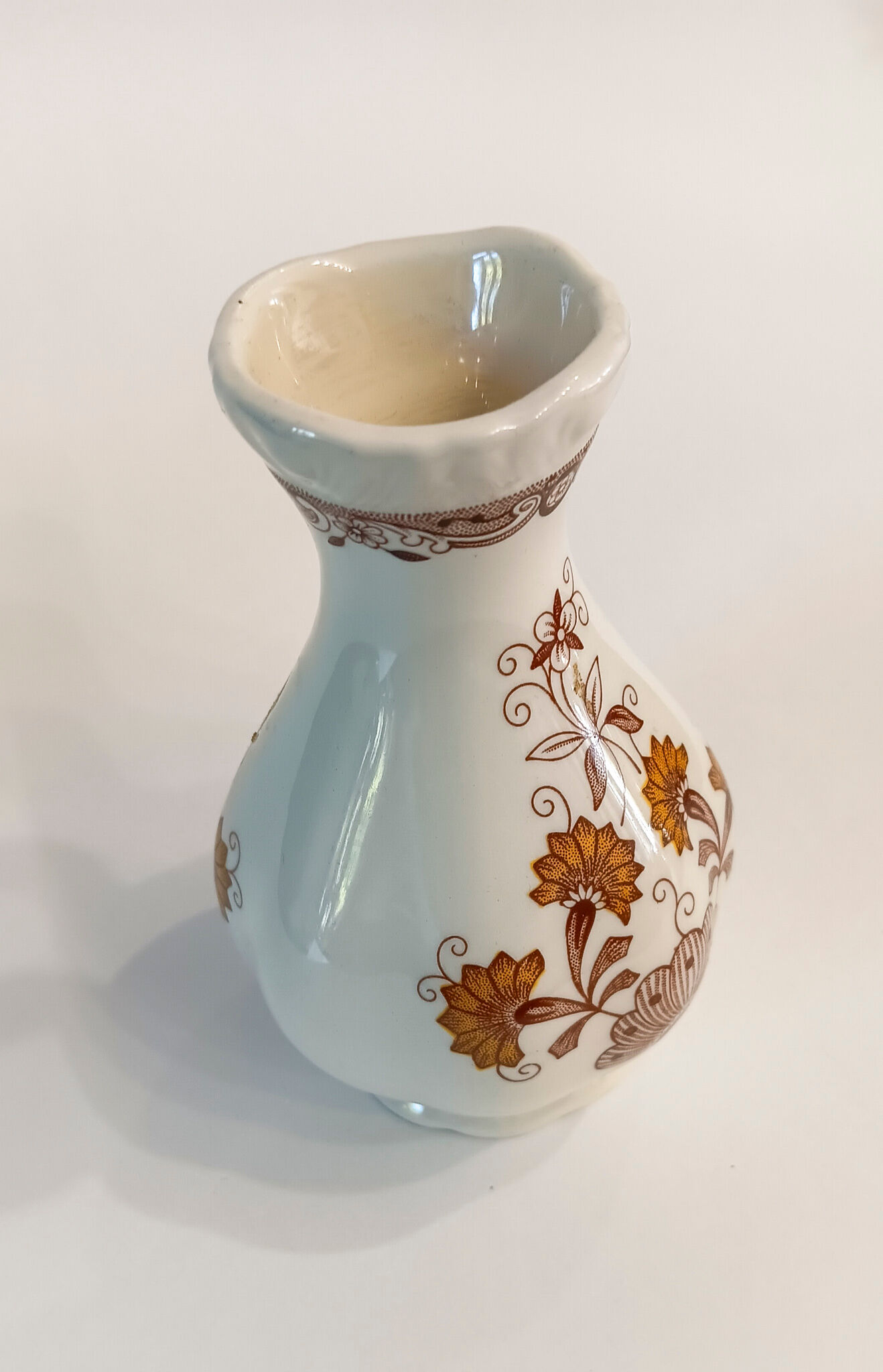 Small English porcelain vase Adams pattern Cornwall. Floral pattern.