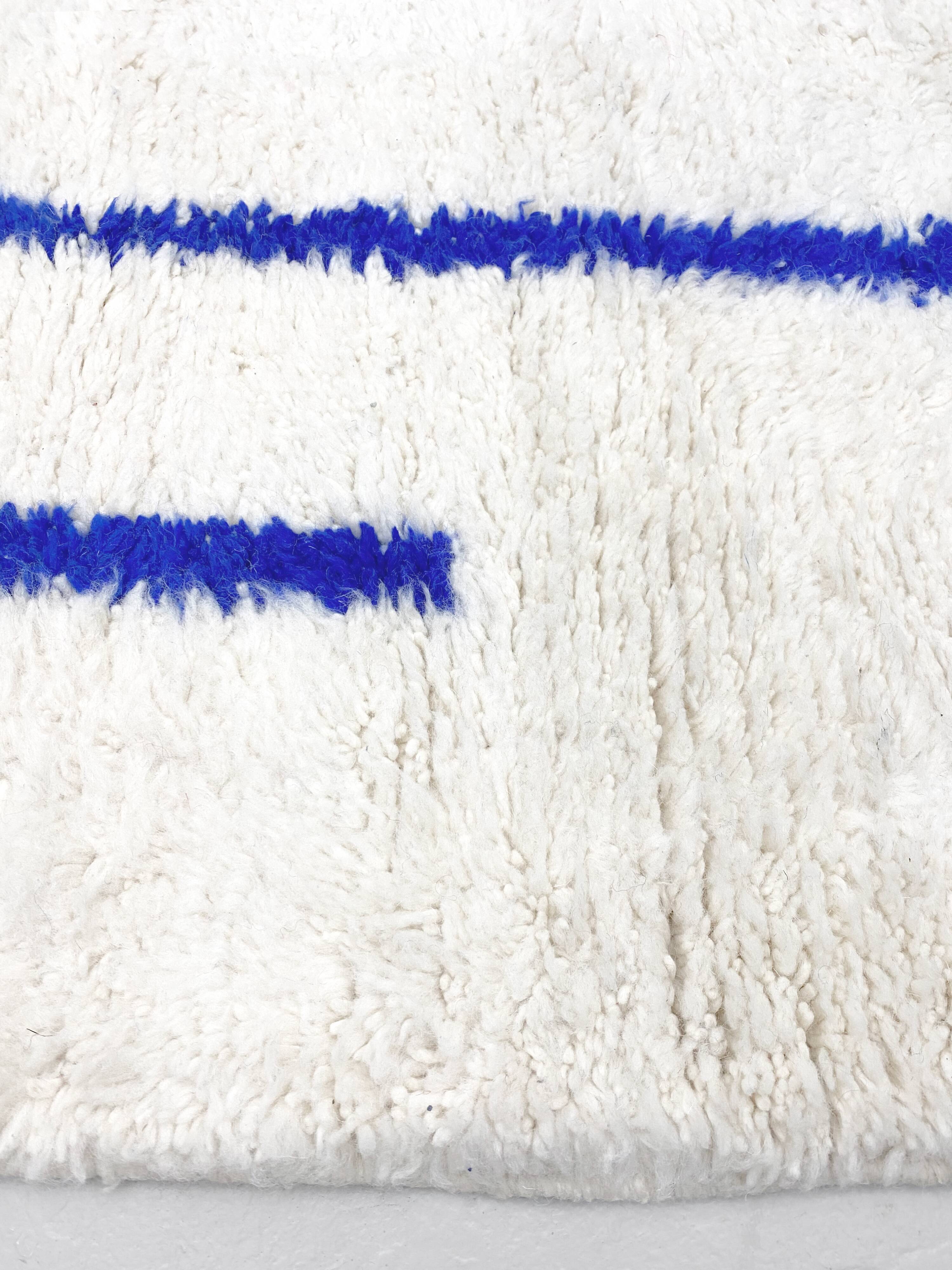 Ecru Beni Ouarain Berber rug with Majorelle blue patterns, 2.60x1.47m