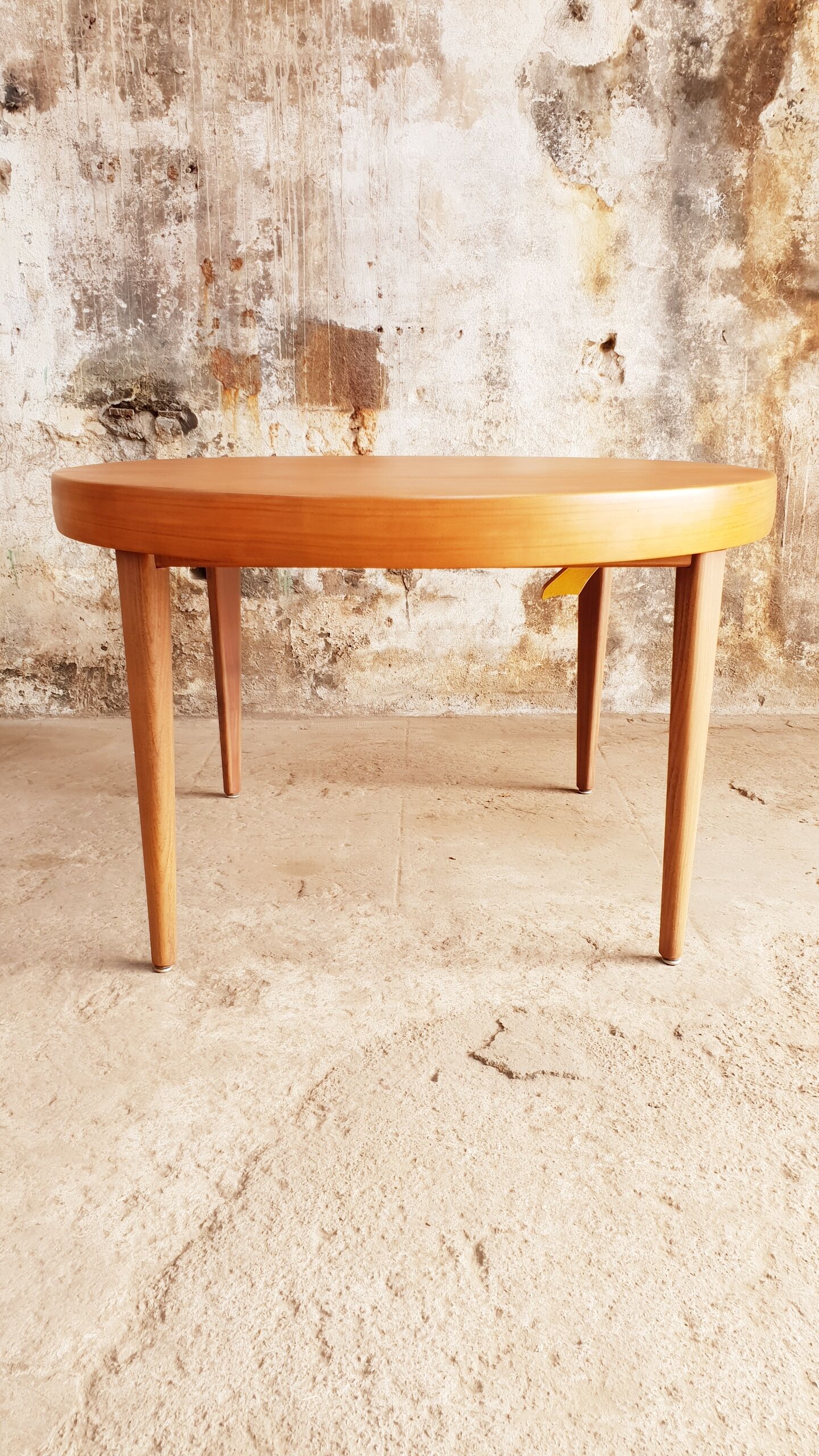 Table ronde scandinave extensible