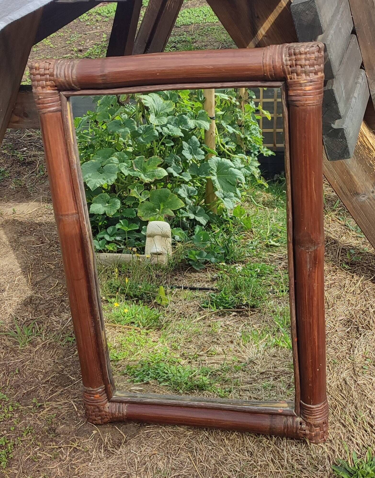 Vintage rectangular mirror in bamboo and rattan from the 60s/70s.