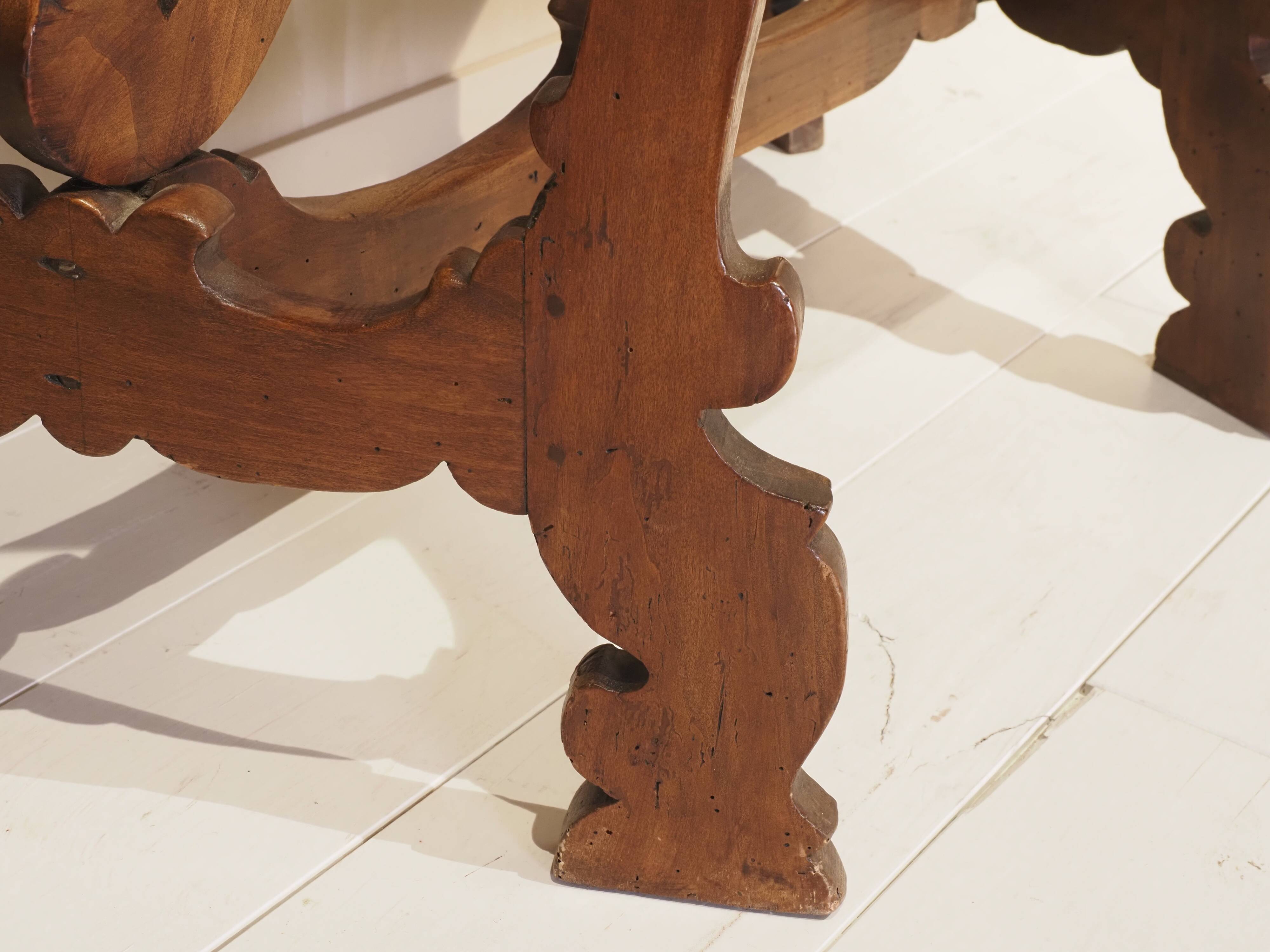 Pair of Italian consoles from the 18th century.