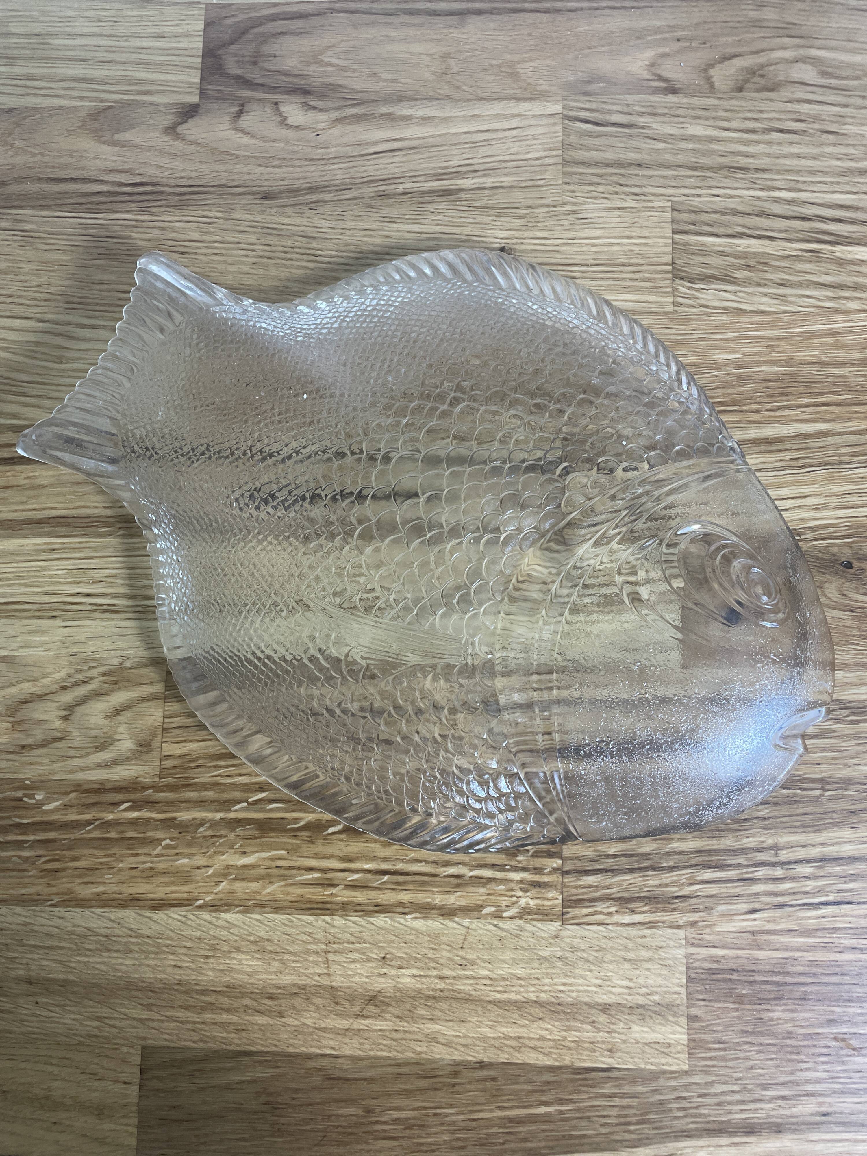 Fish serving dish