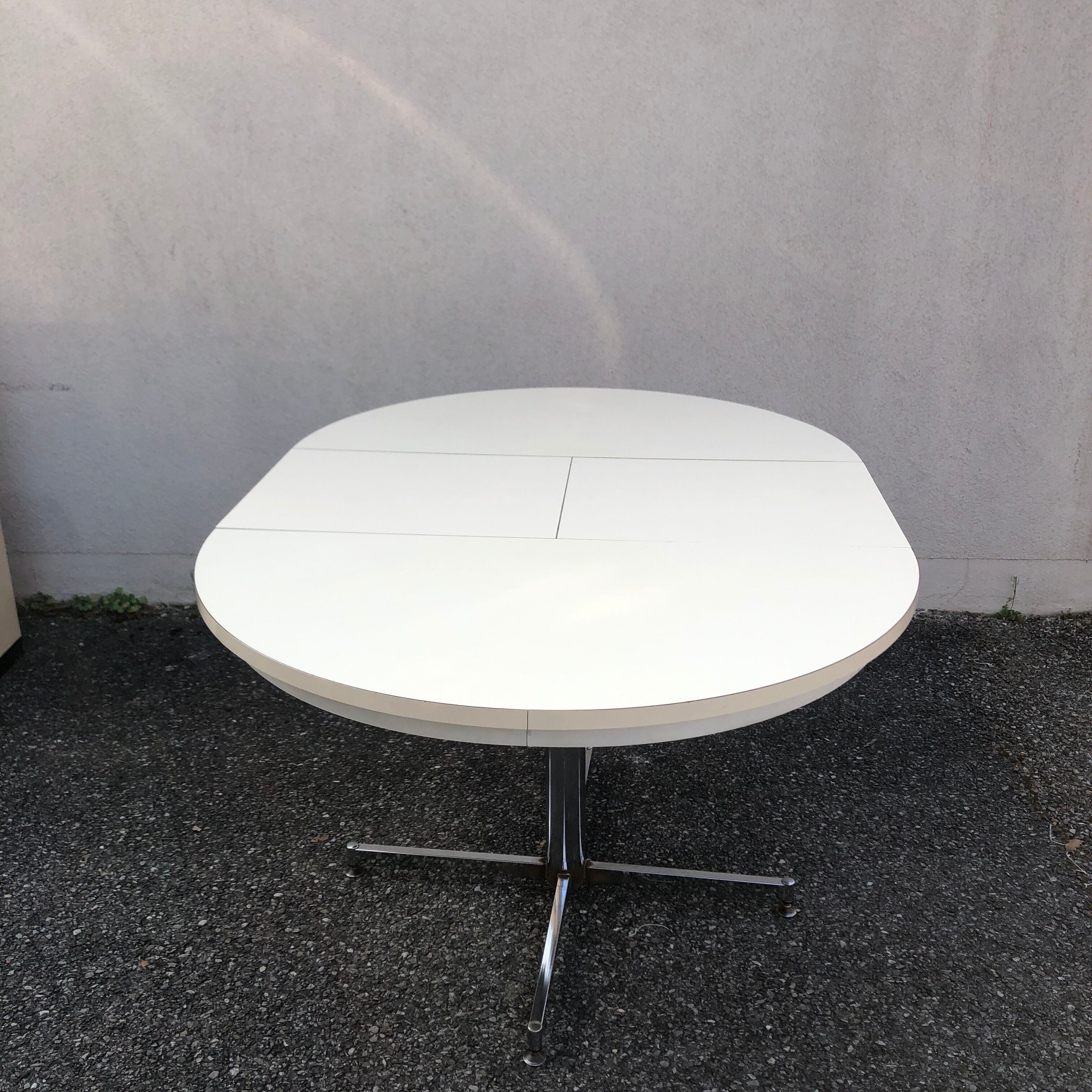 Round table