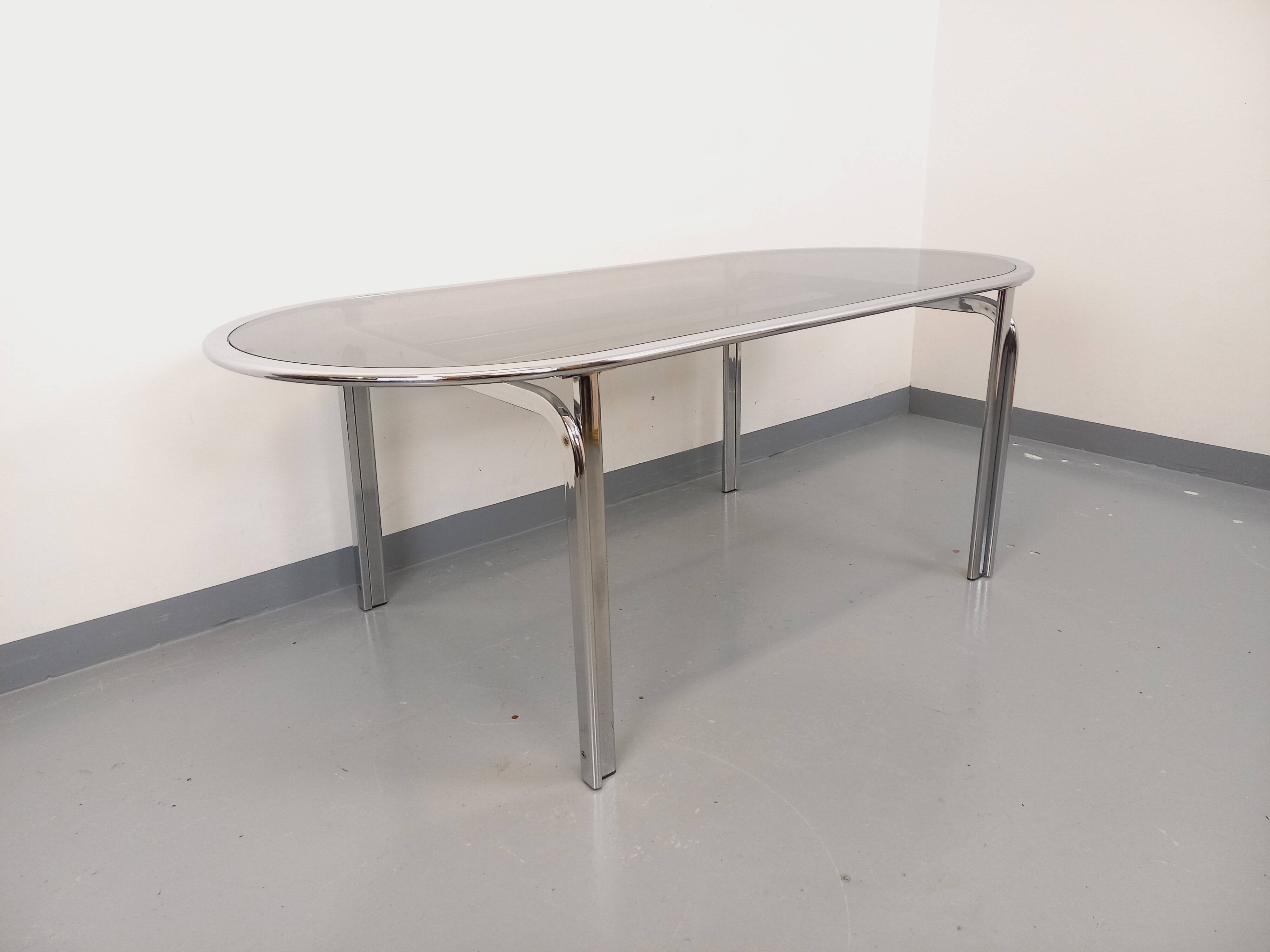 Vintage oval dining table in smoked glass and chrome metal, Space Age style.