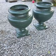 Pair of Medici vases in cast iron from the 19th century.