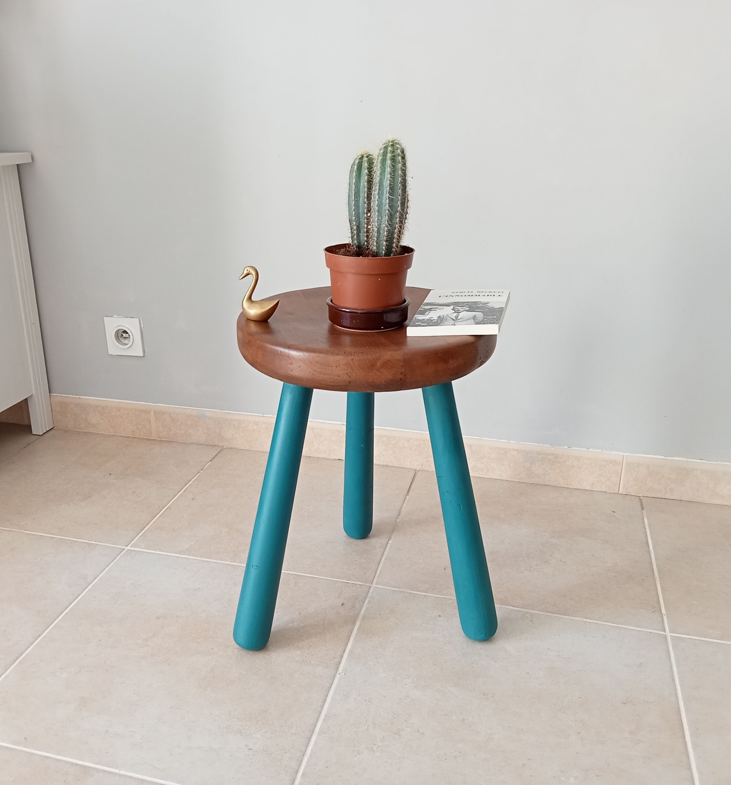 Tripod stool 50s