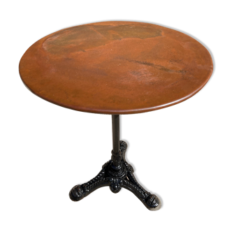 Bistro table in wrought iron and cast iron
