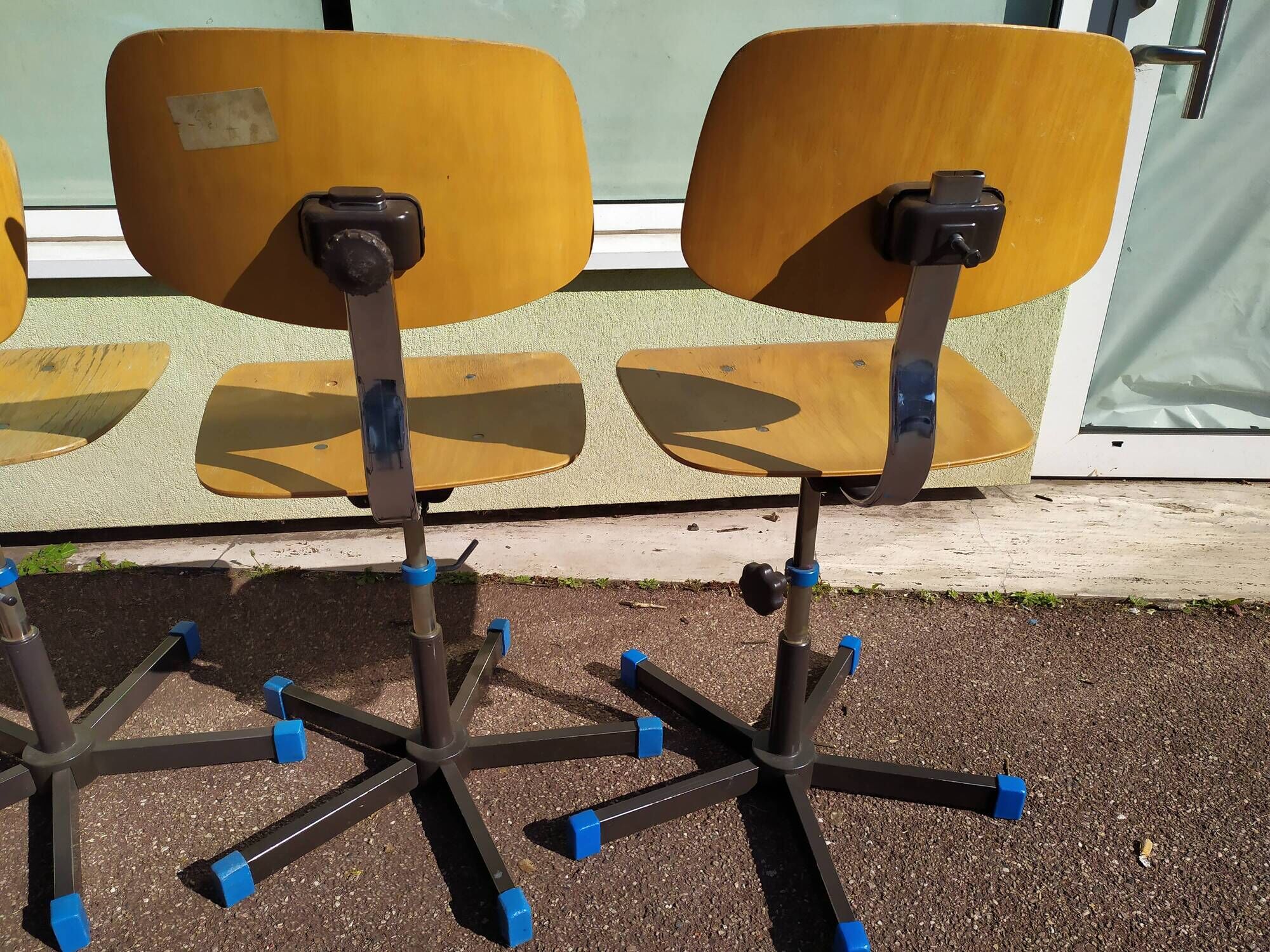 Lot of 4 couture swivel adjustable workshop chairs
