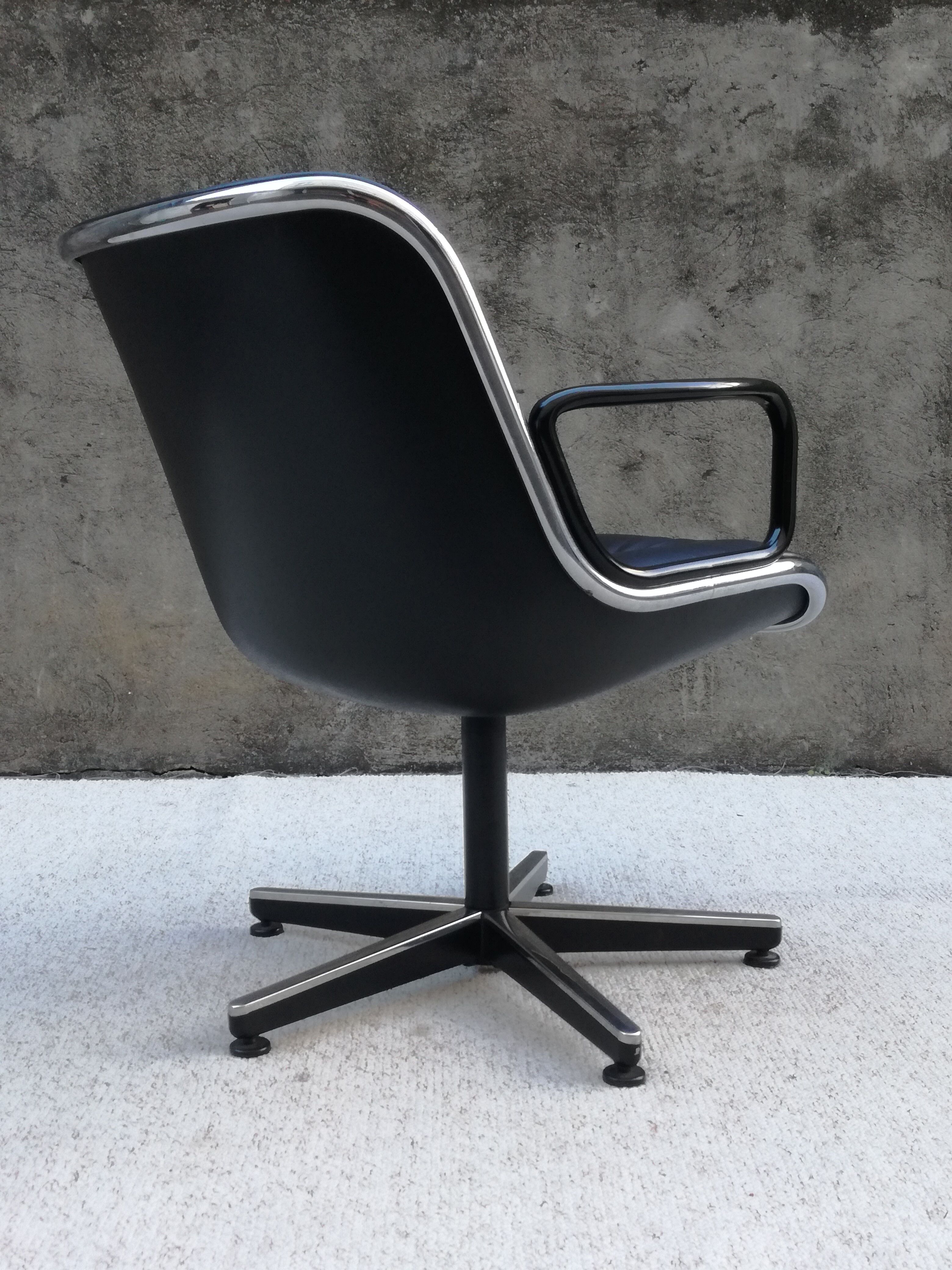 Executive model swivel chair by Charles Pollock edited by Knoll, 1970s