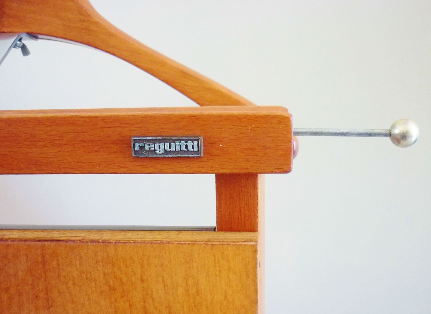 Wooden valet, signed Fratelli Reguitti, 60s, on wheels