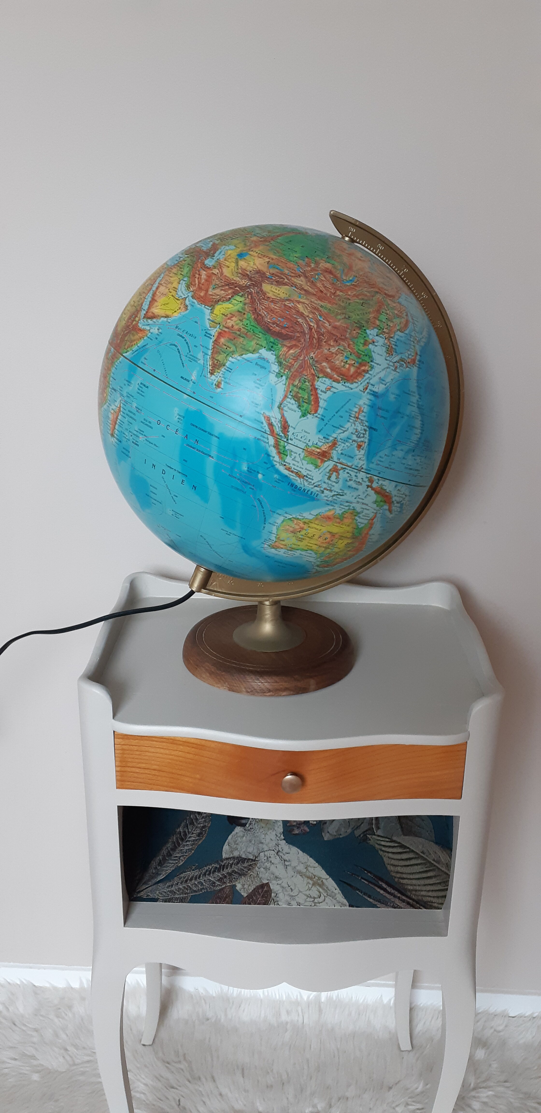 Sudime light earth globe