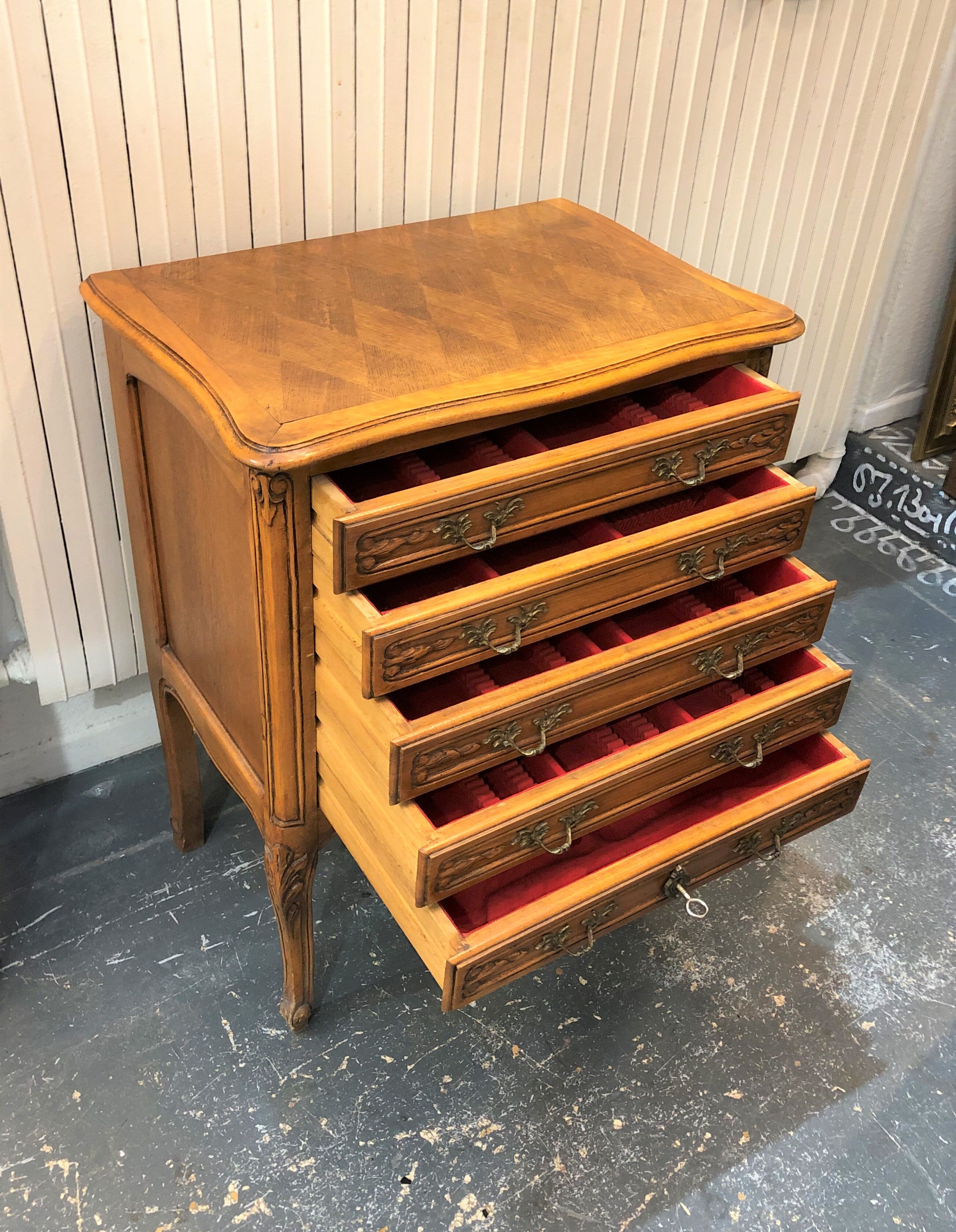 Solid wood silver cabinet with 5 drawers for 173 place settings, silver-plated metal, Solid silver