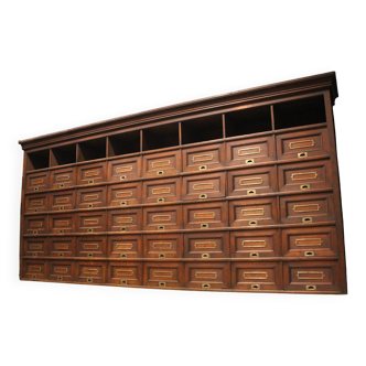 Notary's cabinet