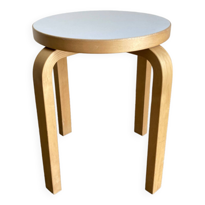 Tabouret Alvar Aalto e60 édition Artek mélamine blanche