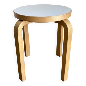 Tabouret Alvar Aalto e60 édition Artek mélamine blanche