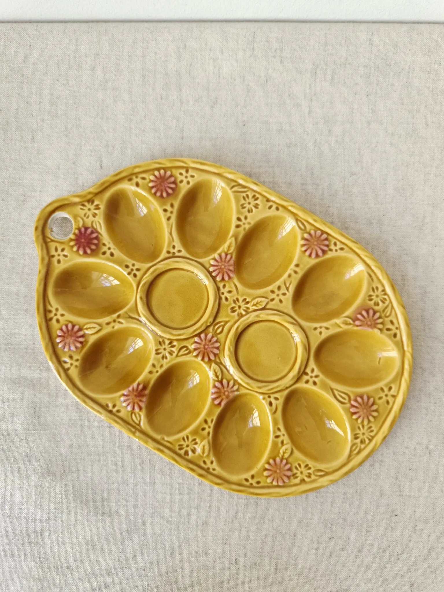Vintage egg plate in majolica - 1970s