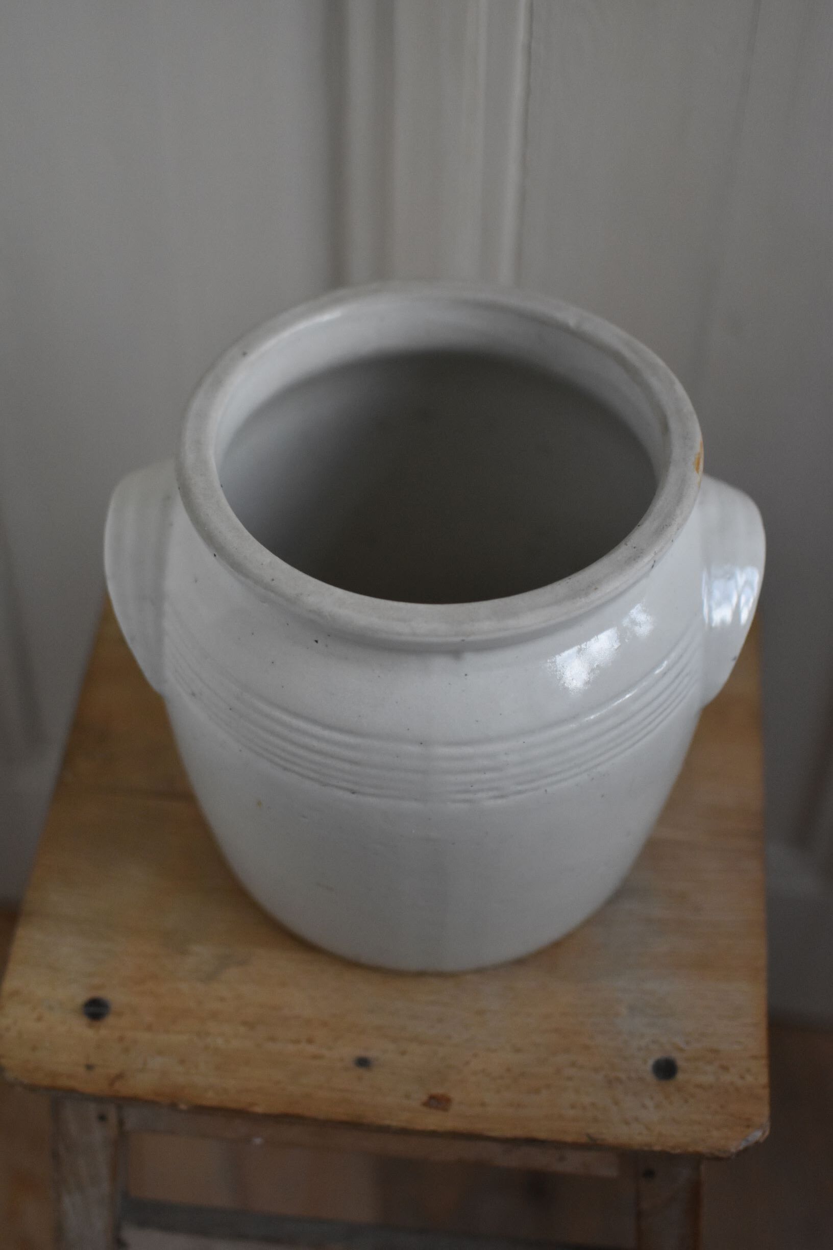 Eared gres pot