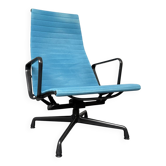 EA-124 office chair, aluminium chair, Hop Sak, turquoise blue, by Charles & Ray Eames for Vitra, Norway, 2000s. Swivel and tilt function.