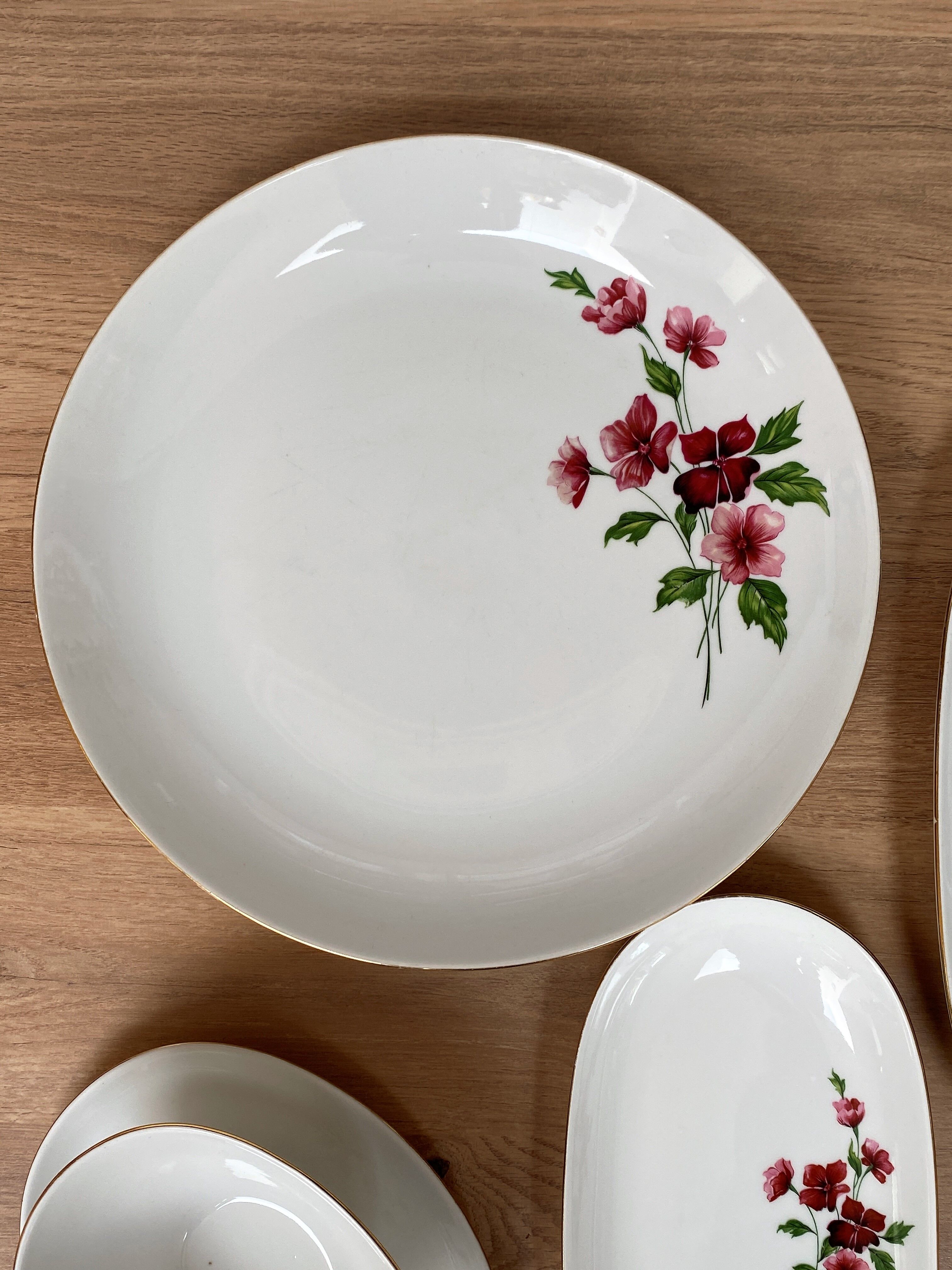 Set of 4 serving dishes