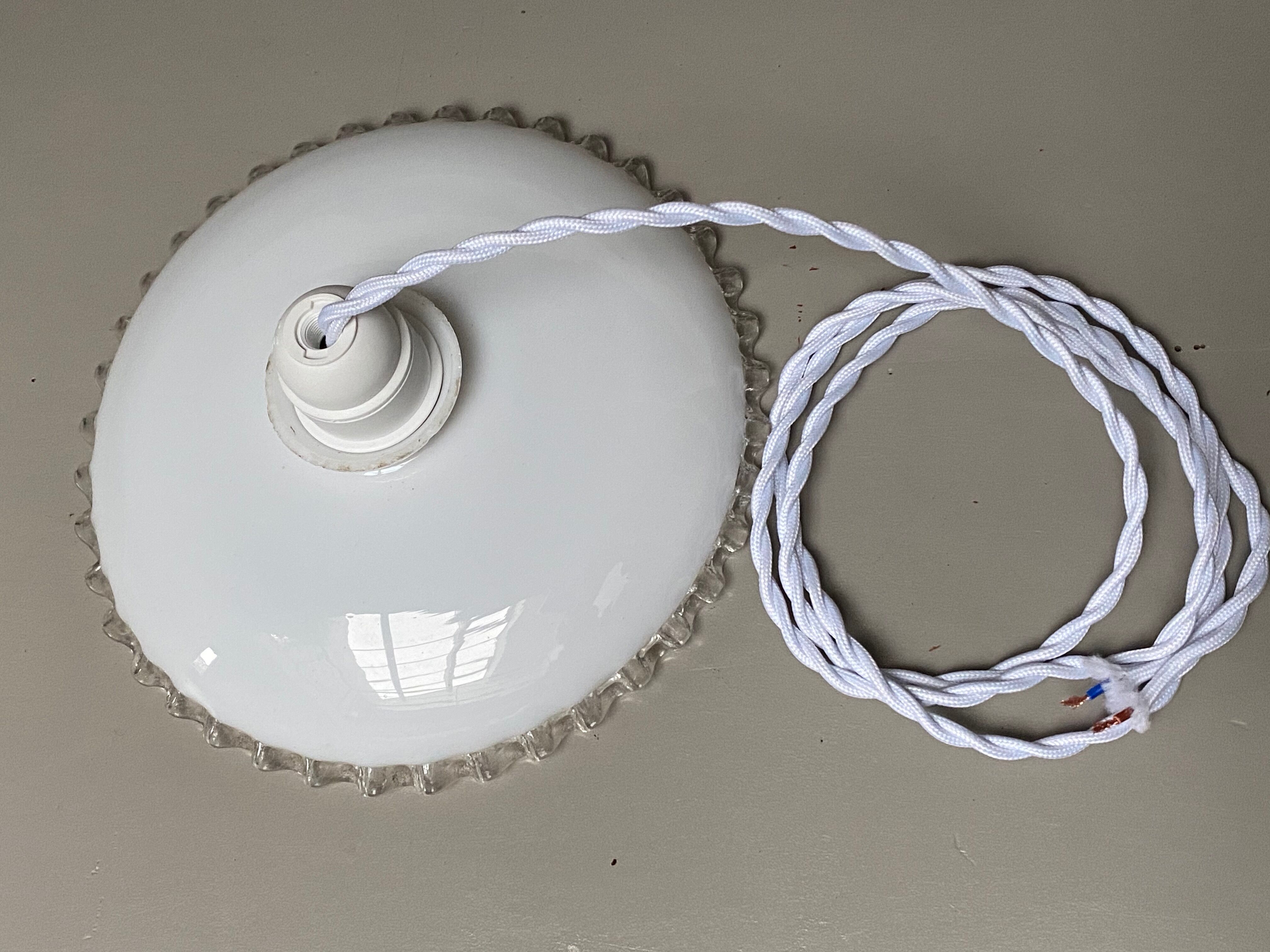 Suspension en opaline blanche