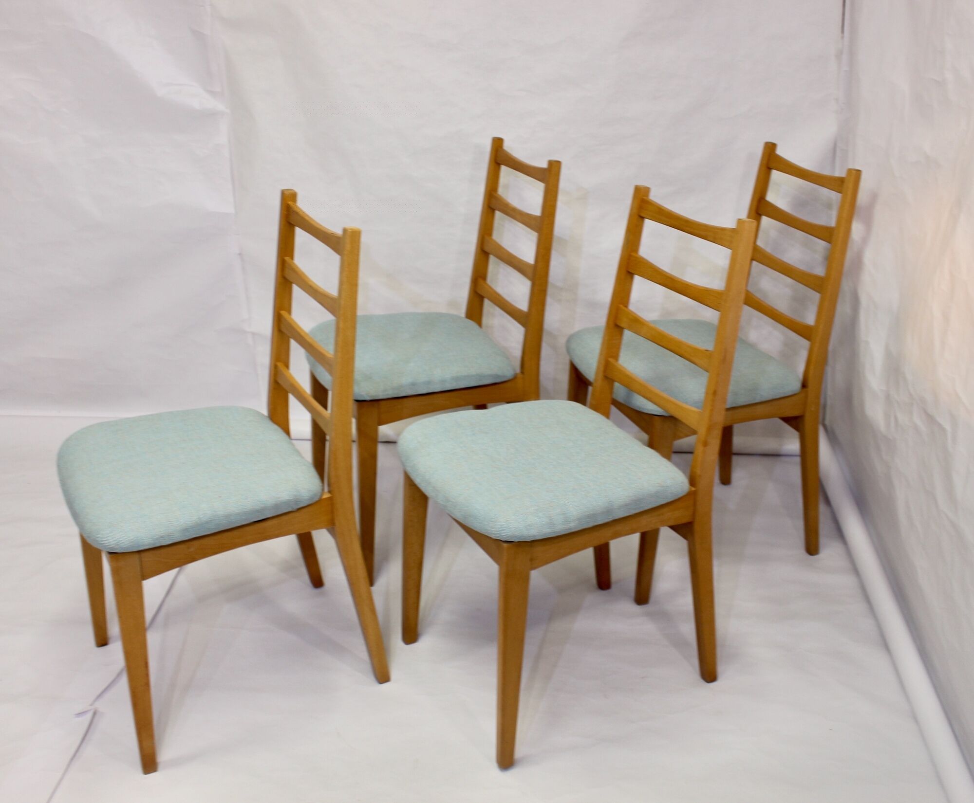 Set of 4 year old Scandinavian chairs restored fabric Edition Lelievre .
