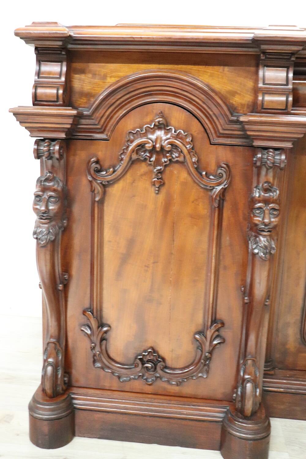 Enfilade En Bois Sculpté