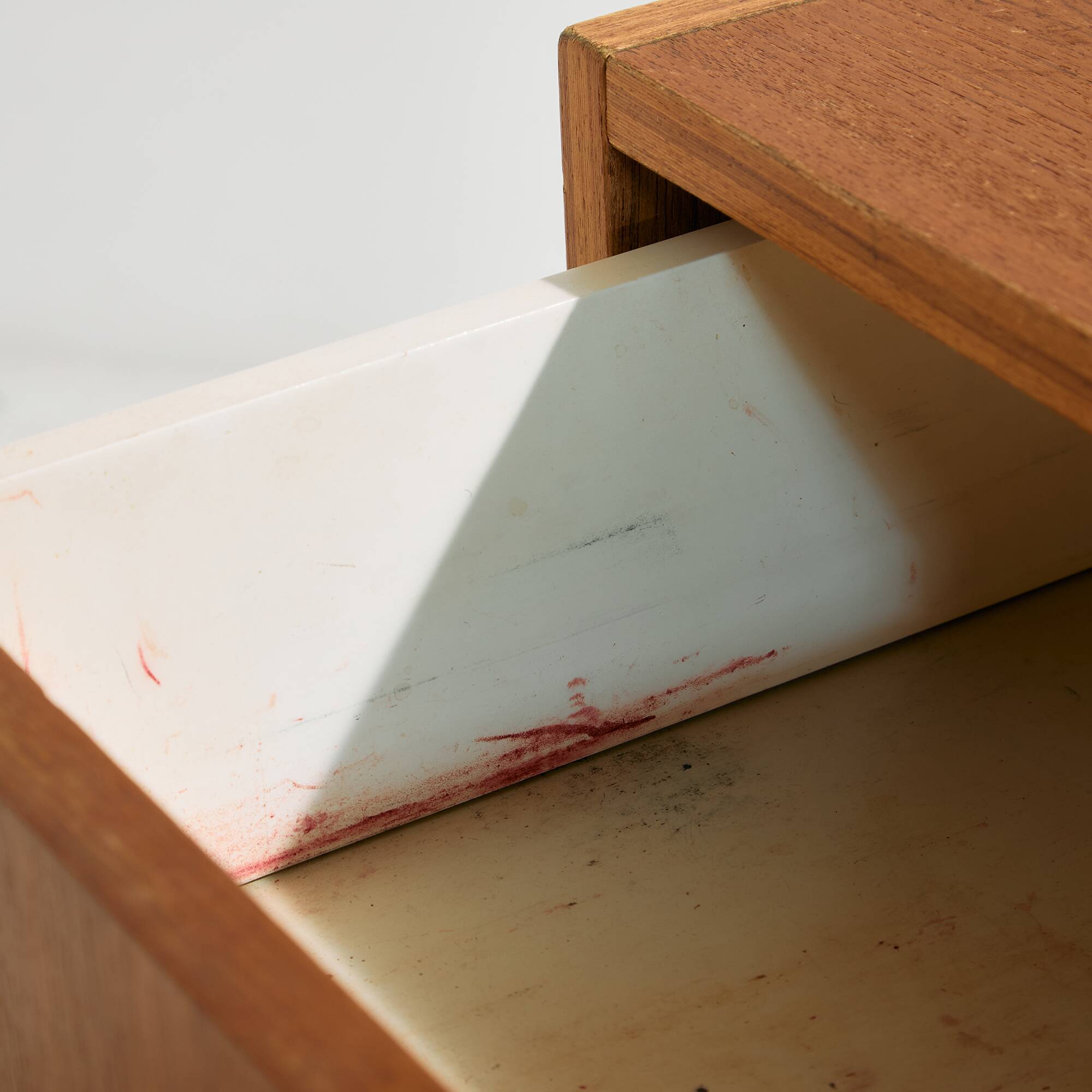 MK10127 Teak dresser with six drawers