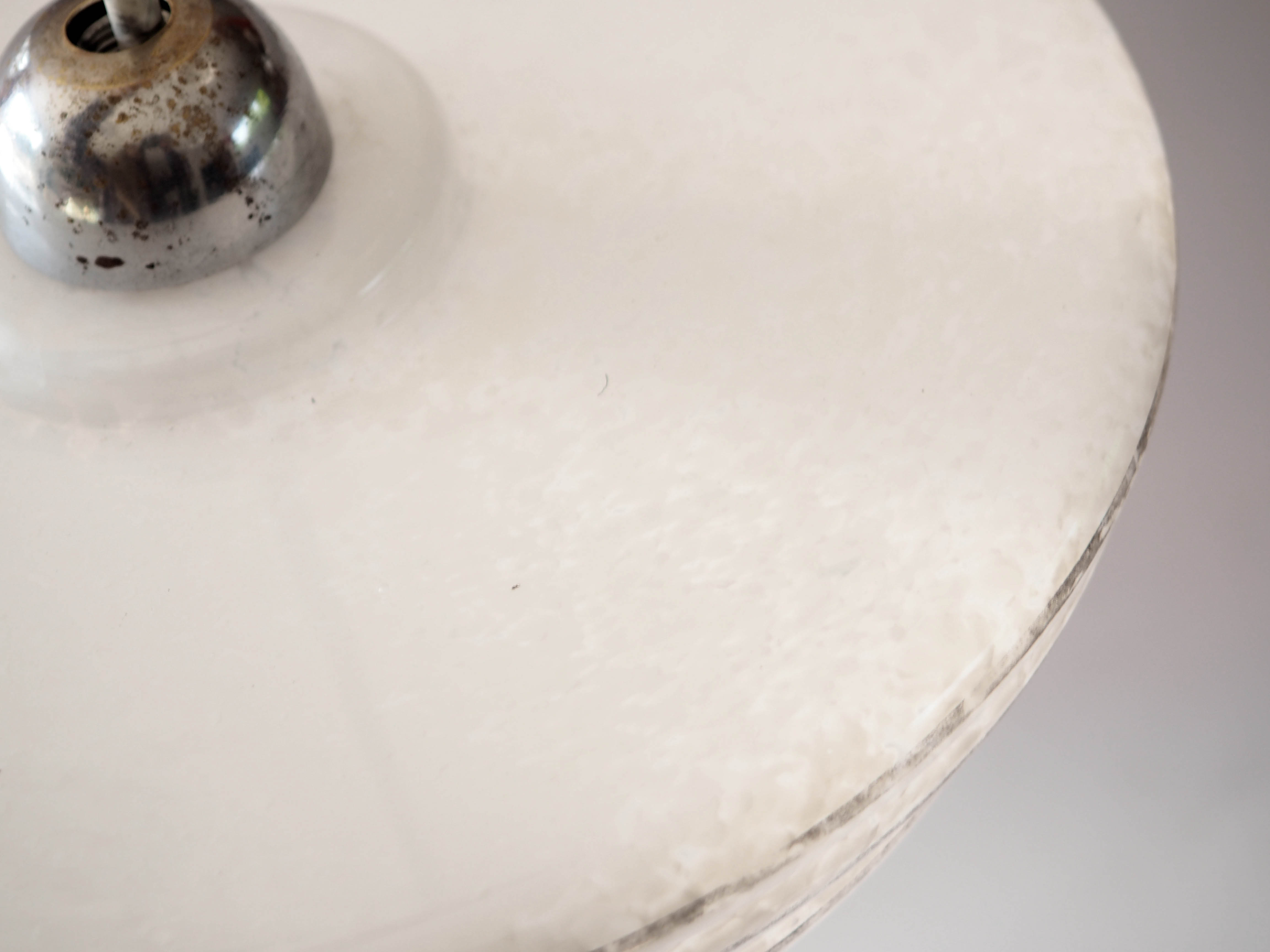 Clichy glass suspension