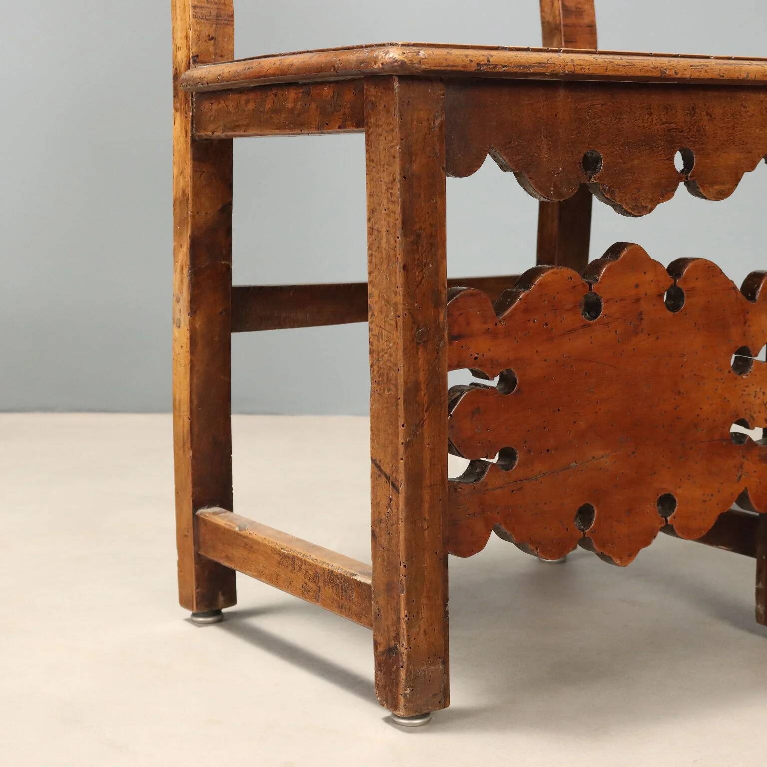 Pair of Baroque chairs in walnut - Italy 18th century