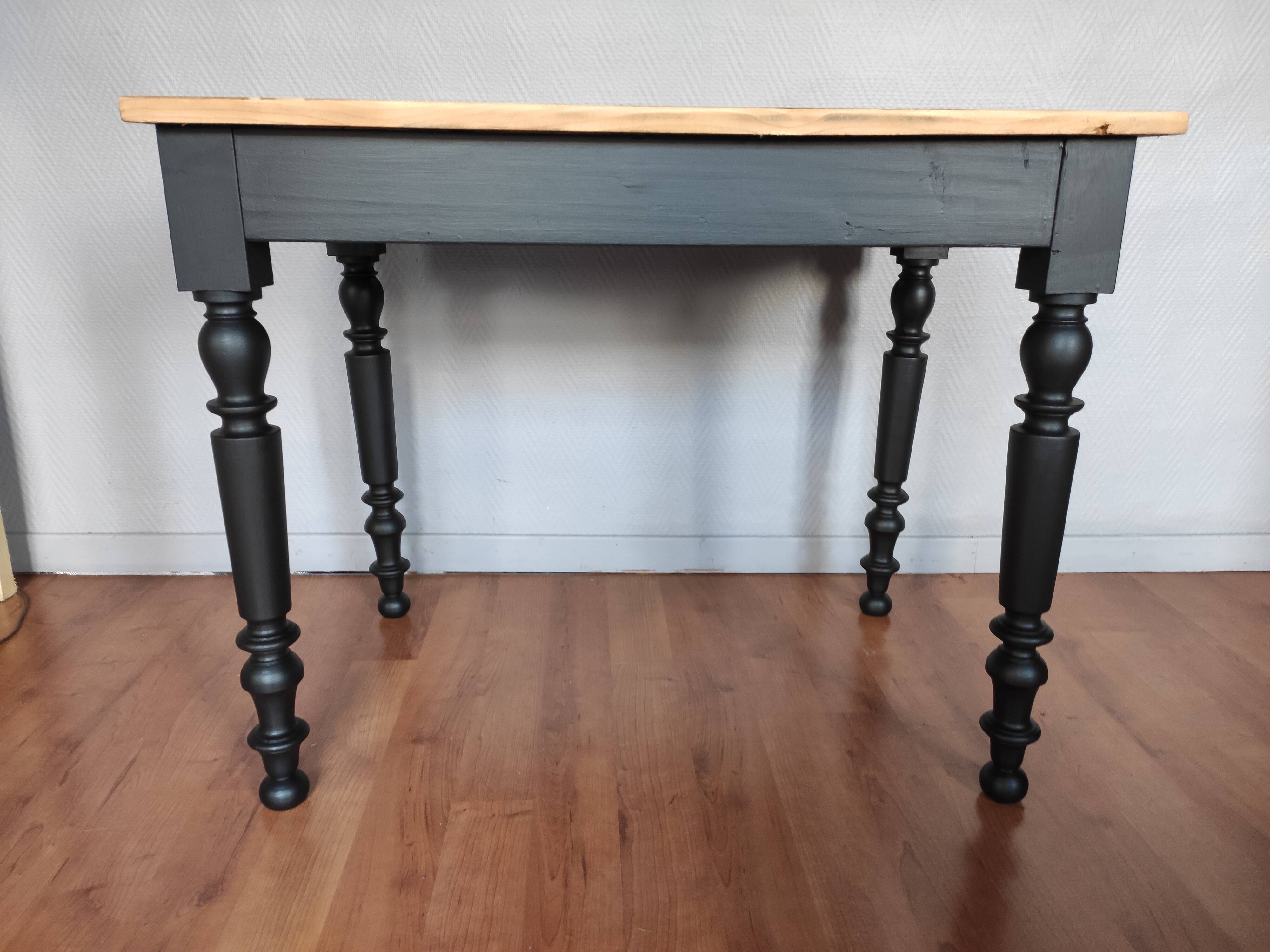 Farm table