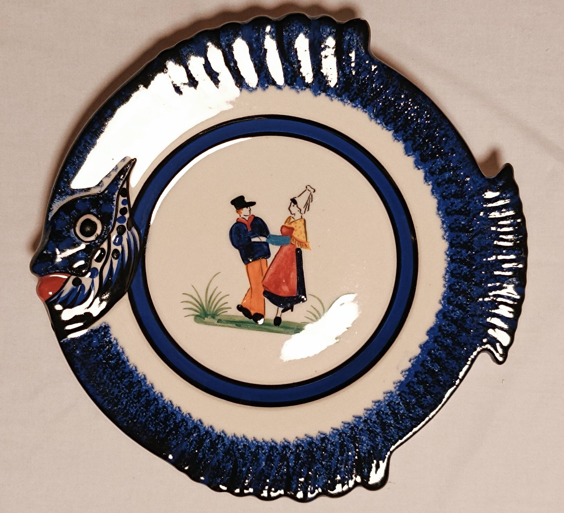 Fish Plate in Port-en-Bessin Faience – Breton / Norman Decor