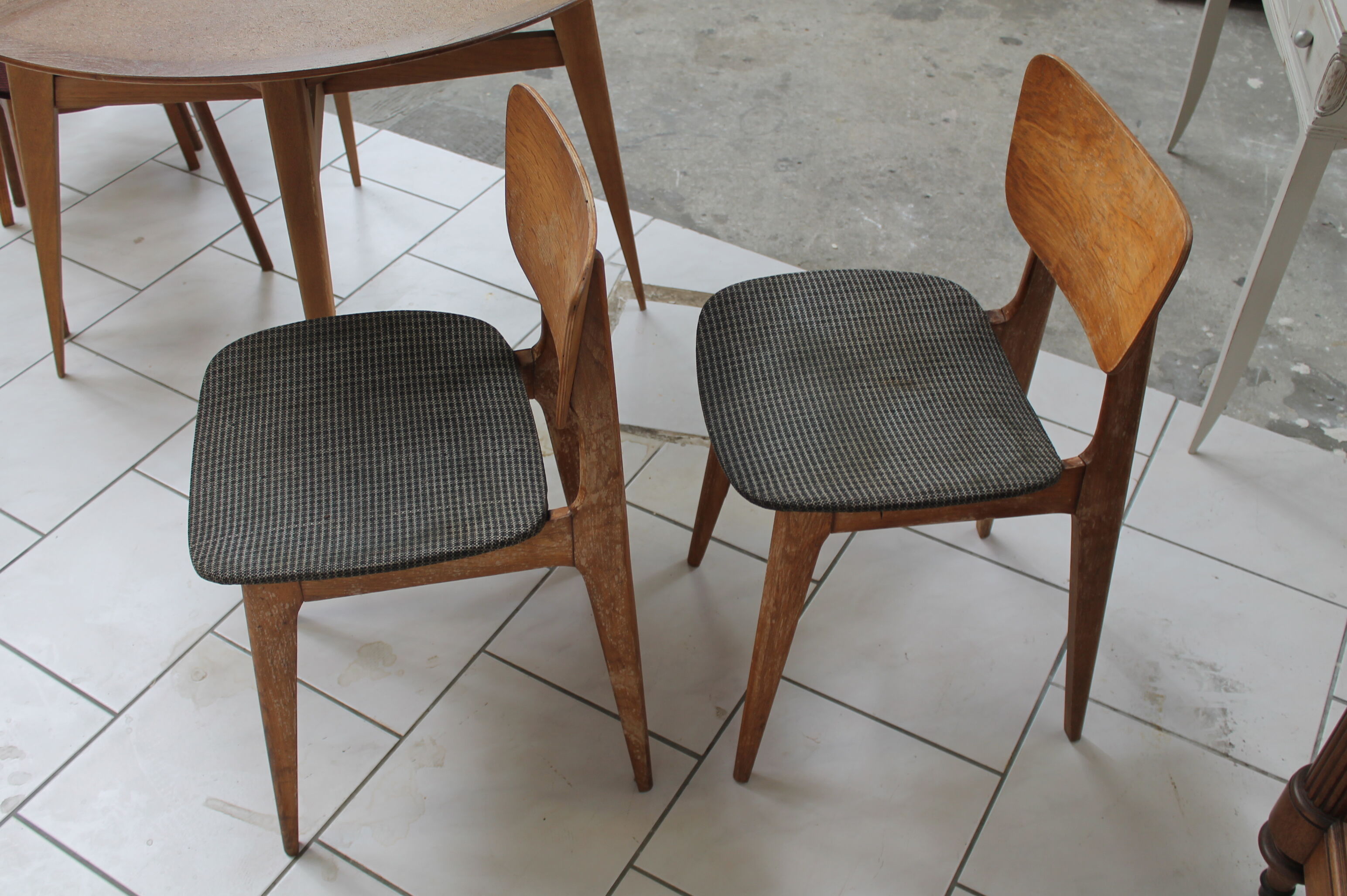 Table et quatre chaises scandinave