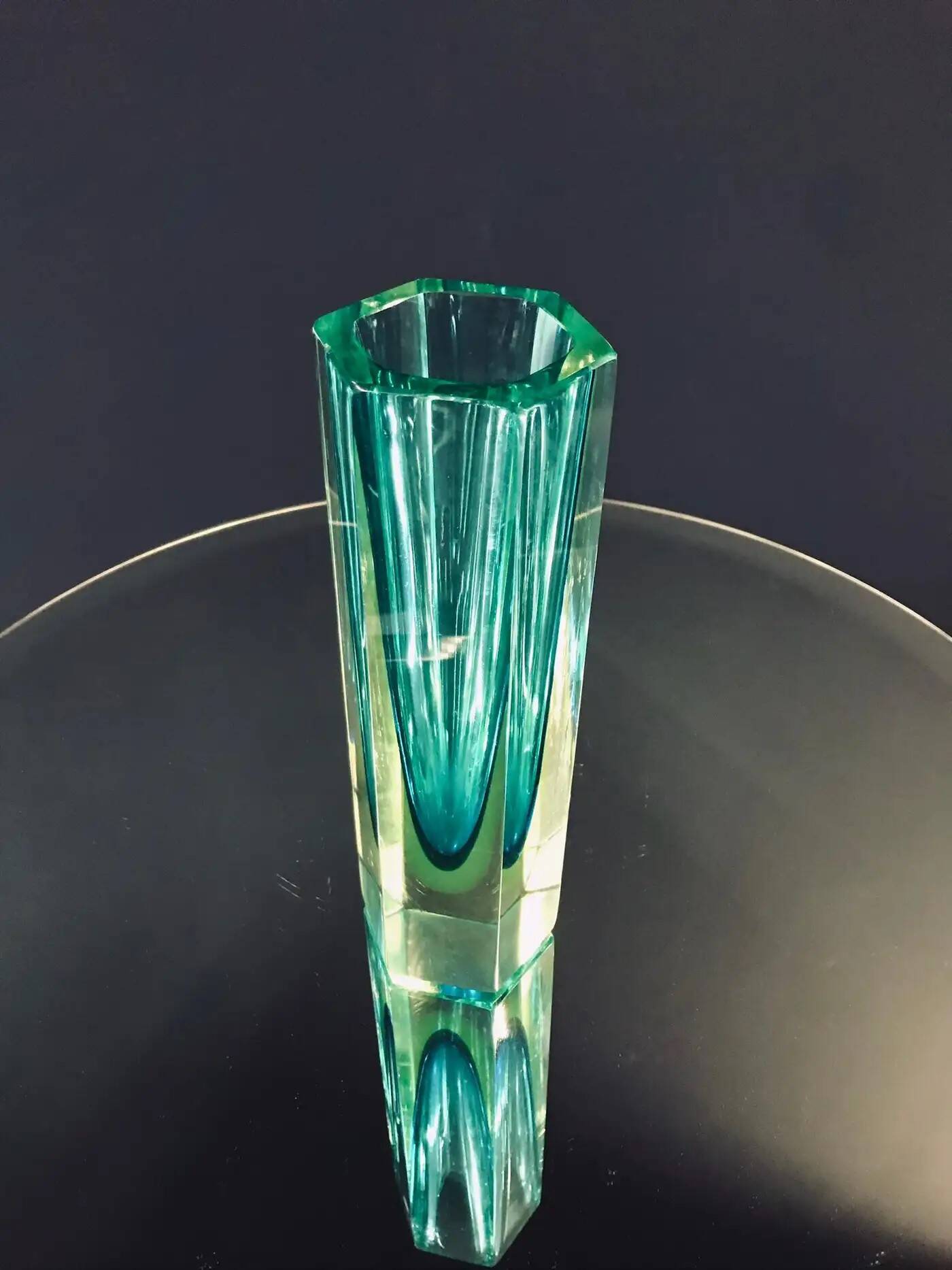 Faceted Murano 'Sommerso' Glass Vase Attributed to Mandruzzato, circa 1960-1969