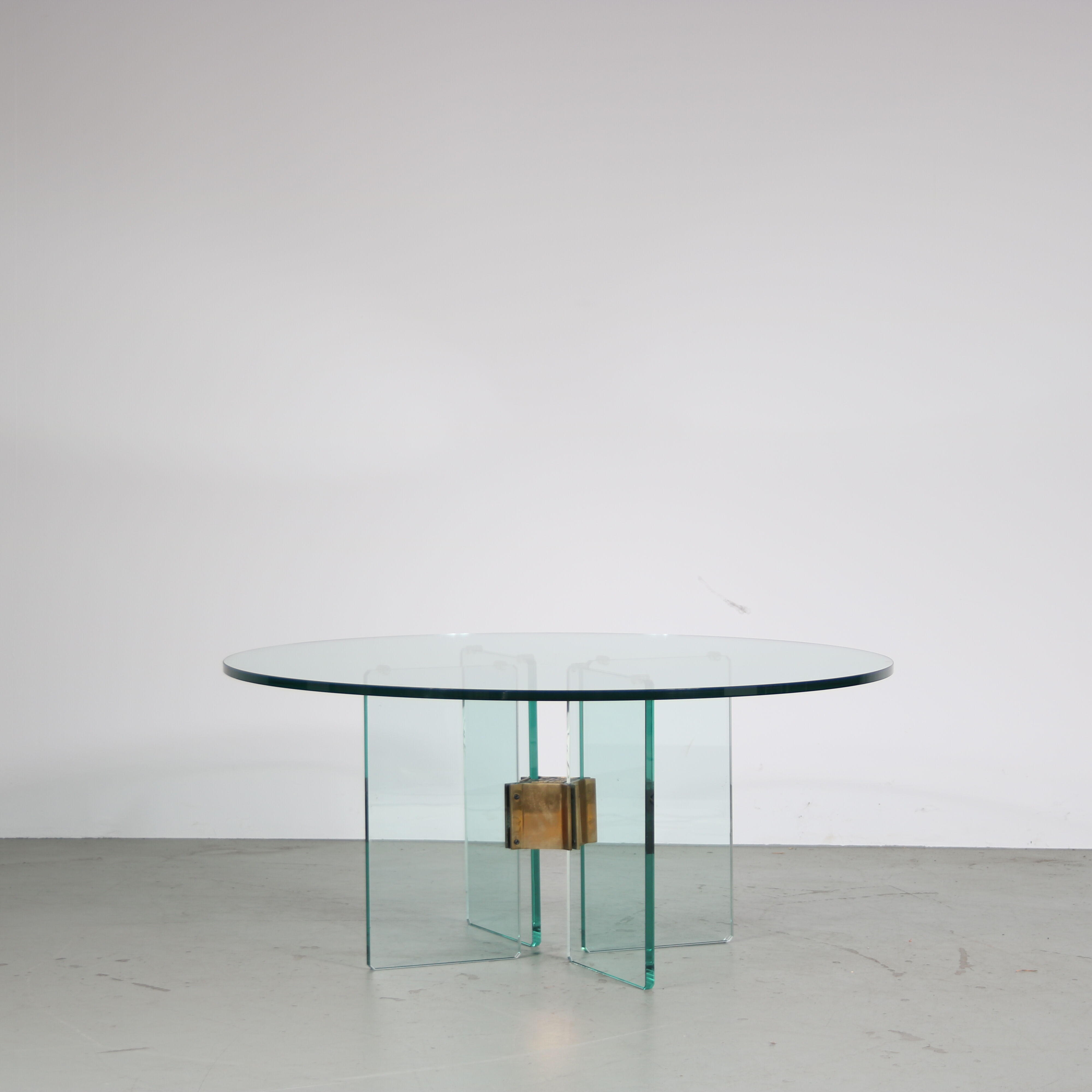 1970s Round coffee table by Peter Ghyczy from the Netherlands