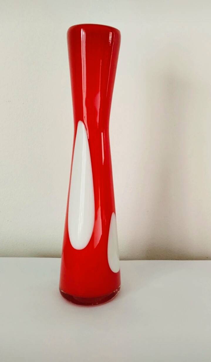 Pop vase in opaline