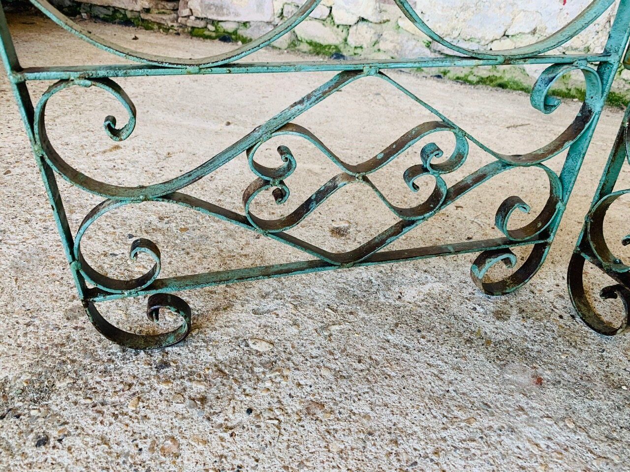 Screen, Art Deco wrought iron with floral decorations circa 30's