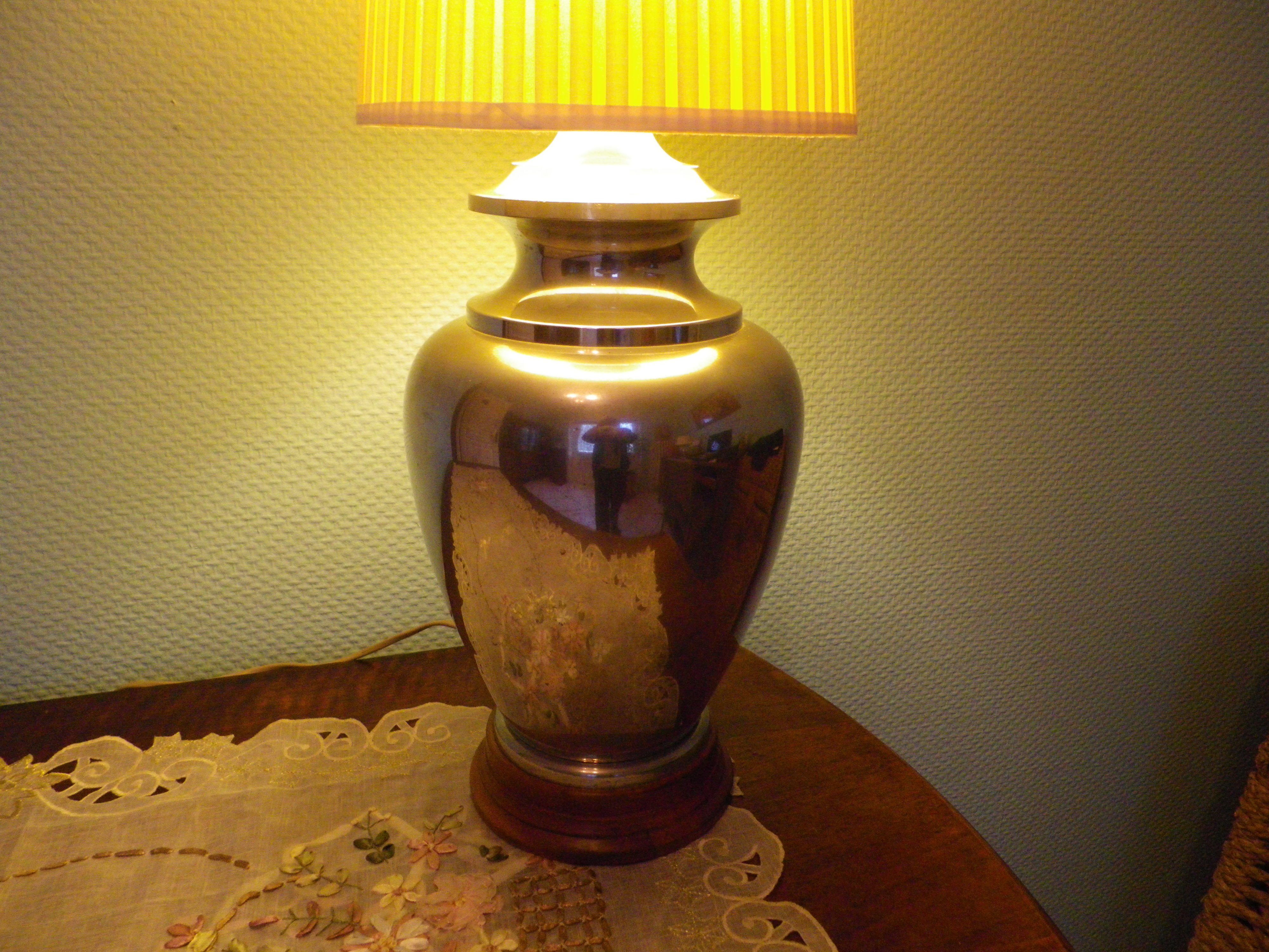 Living room mood lamp, silver metal base, wooden base, pleated lampshade