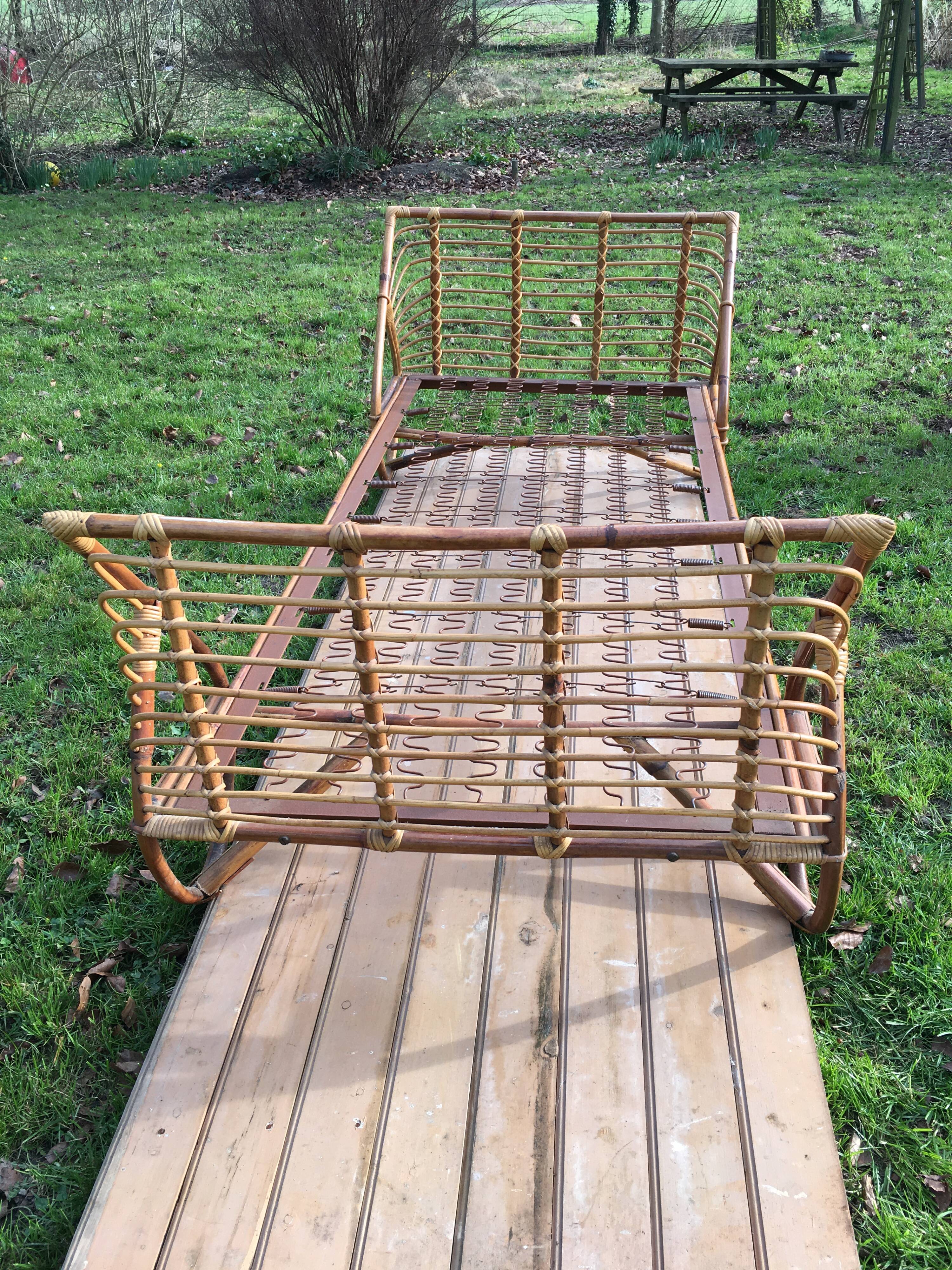 Rattan basket bed
