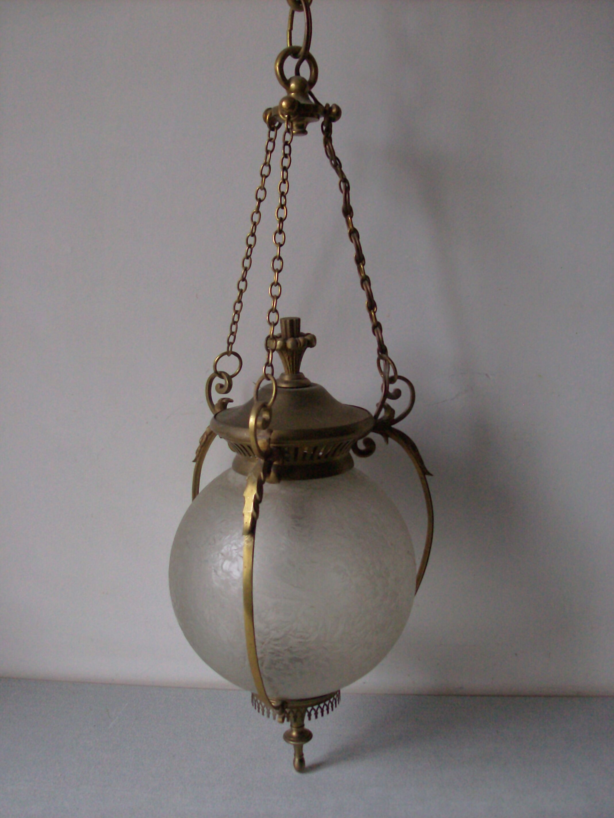 Suspension in bronze and engraved glass
