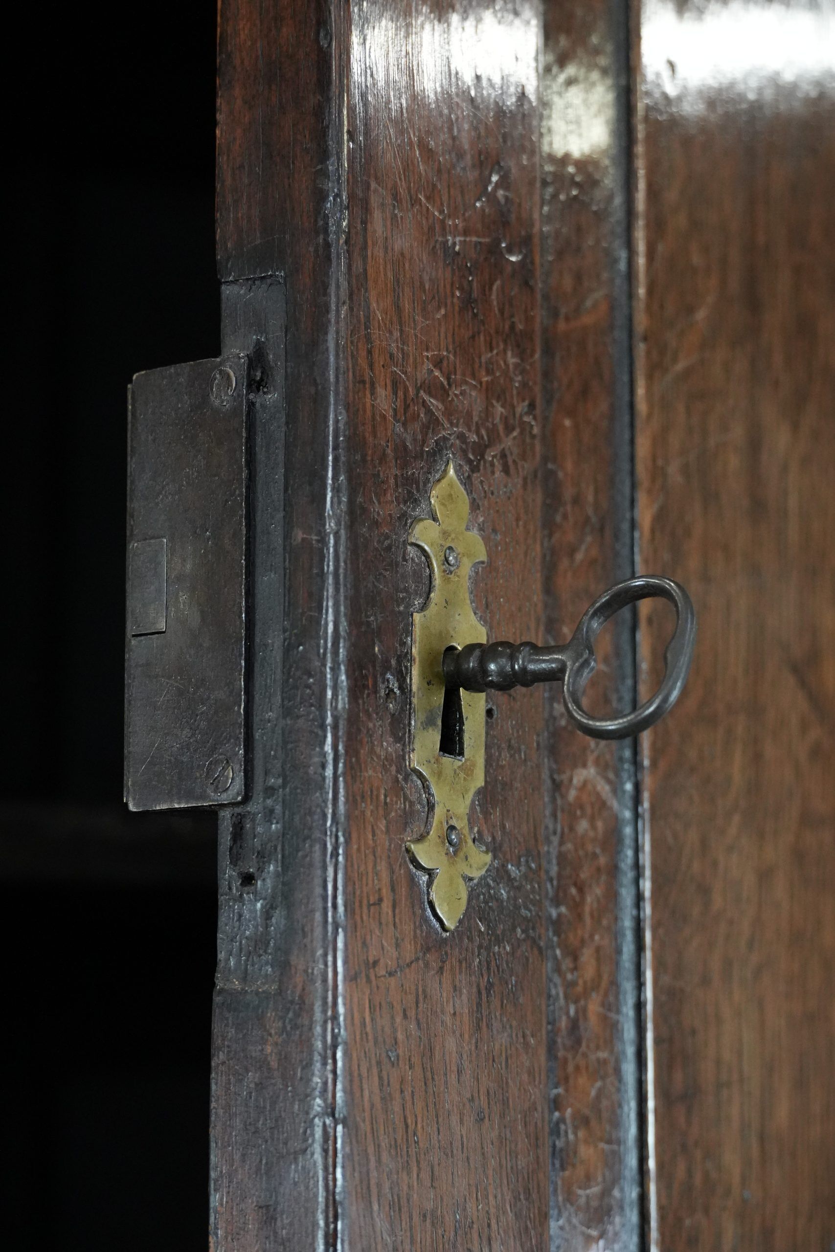 Armoire/ buffet anglais du XVIIIe siècle en chêne.