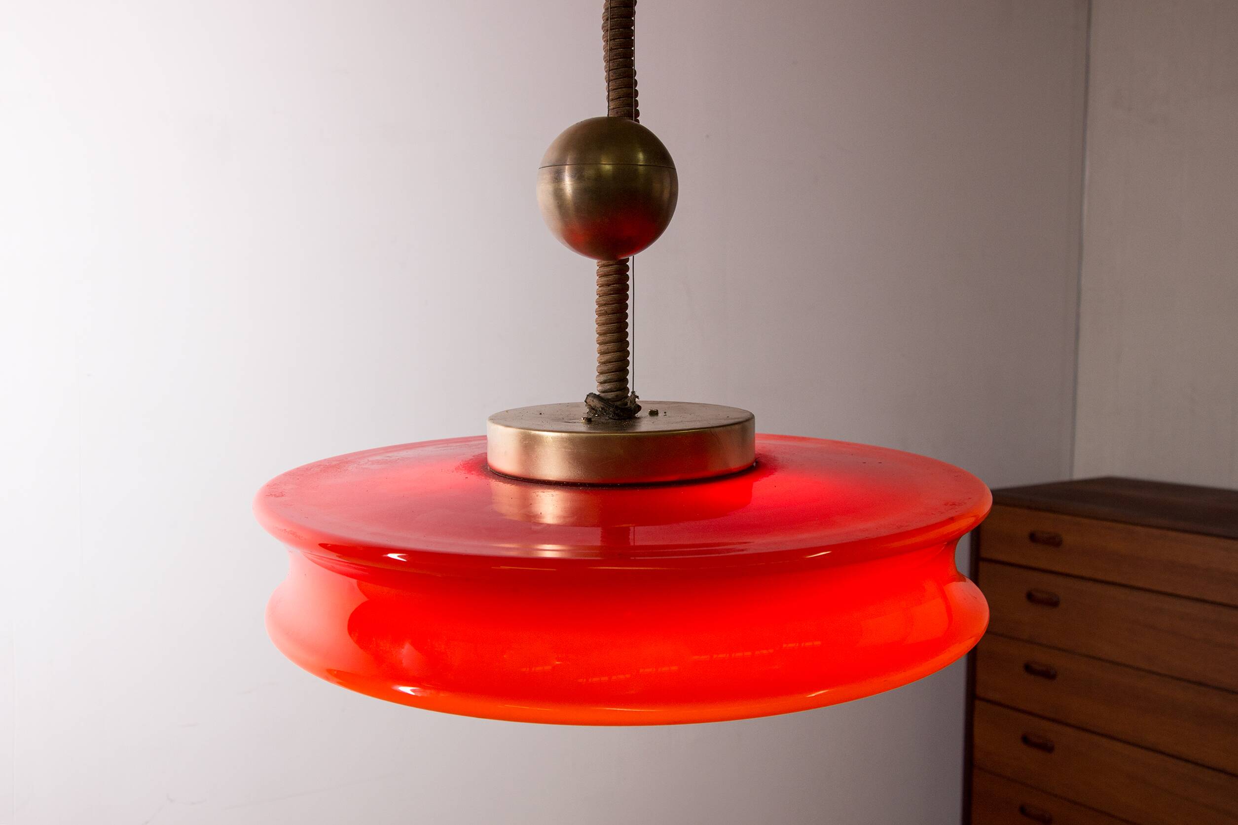 Large pendant light, adjustable in height, in glass and brass, Orion model by Schwarz and Staff Leucht